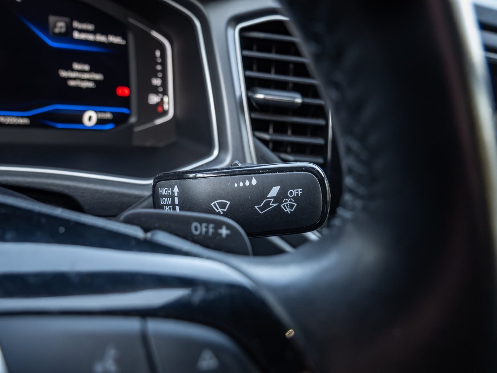 T-Roc Cabriolet R-LINE TSI DSG+ALU 19+LEDER+LED+NAVI+ACC+SPORTFAHRWERK+APP CONNECT+KLIMA