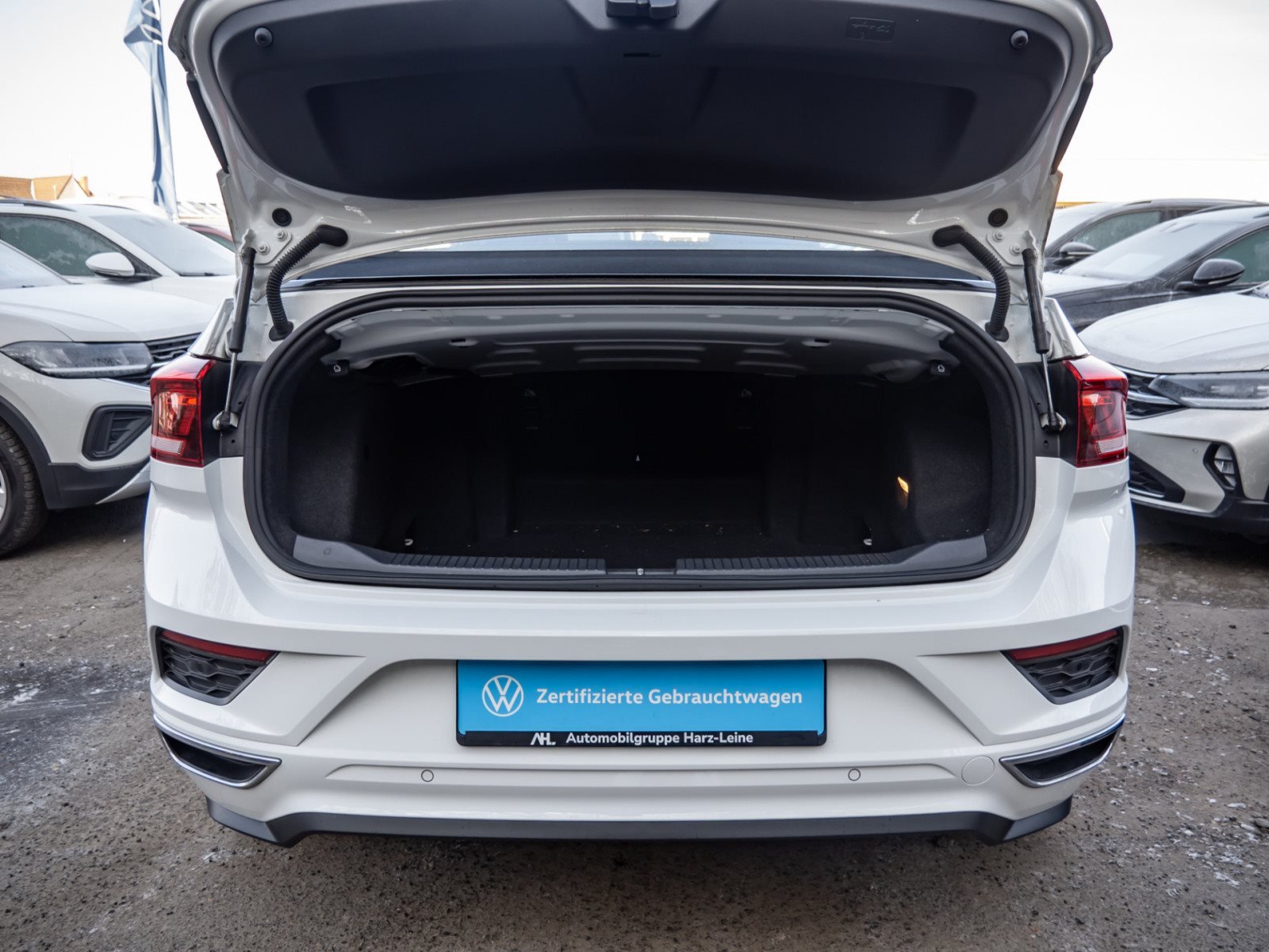 T-Roc Cabriolet R-LINE TSI DSG+ALU 19+LEDER+LED+NAVI+ACC+SPORTFAHRWERK+APP CONNECT+KLIMA