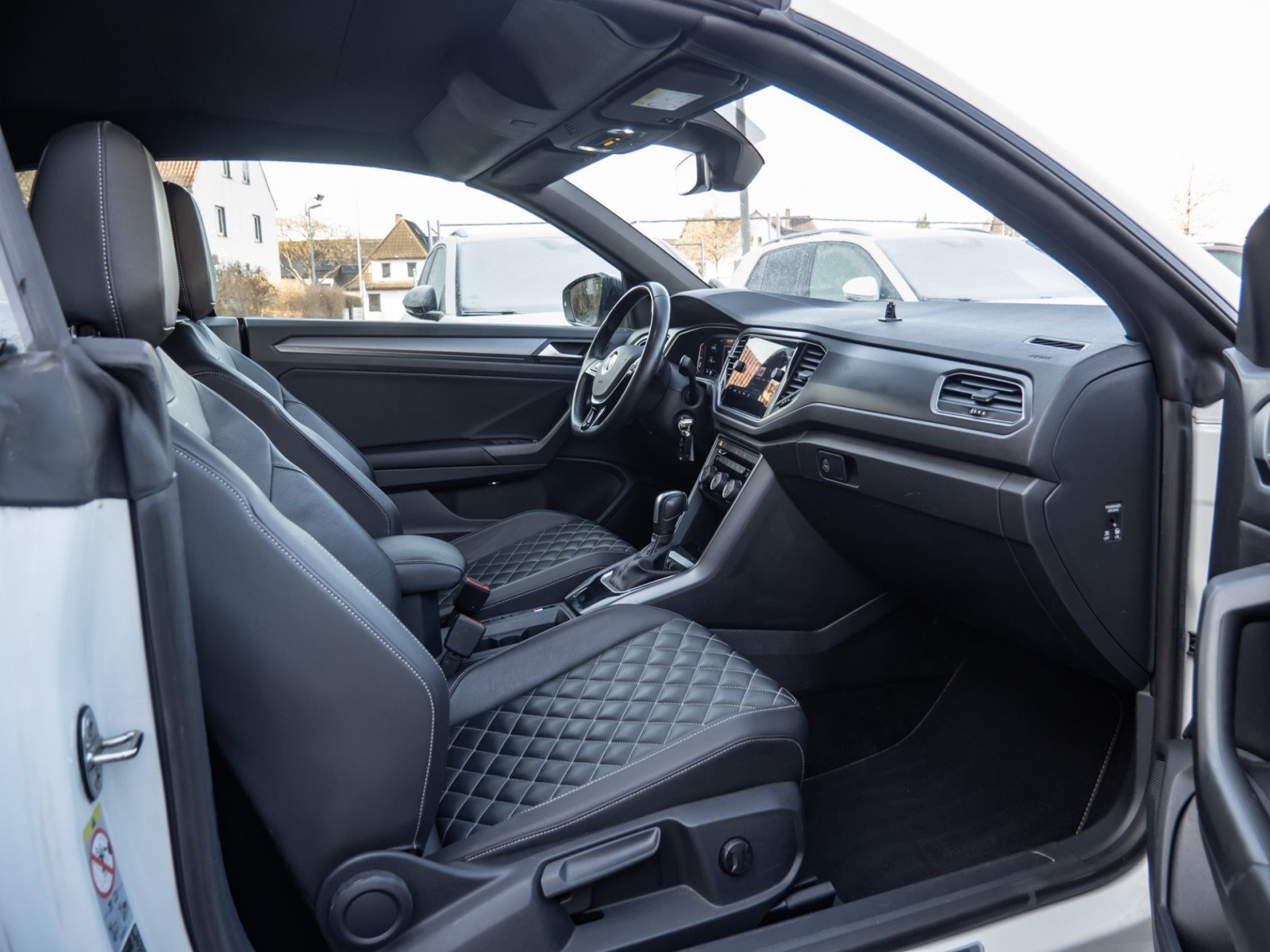 T-Roc Cabriolet R-LINE TSI DSG+ALU 19+LEDER+LED+NAVI+ACC+SPORTFAHRWERK+APP CONNECT+KLIMA