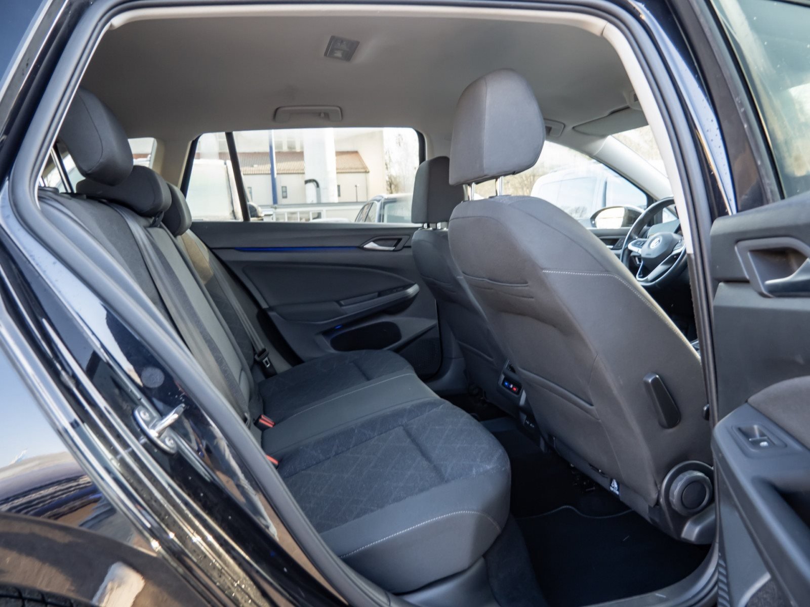 Golf VIII Variant LIFE TDI+NAVI+KLIMA+SITZHEIZUNG+LED+SIDE ASSIST+APP CONNECT+WINTER PAKET