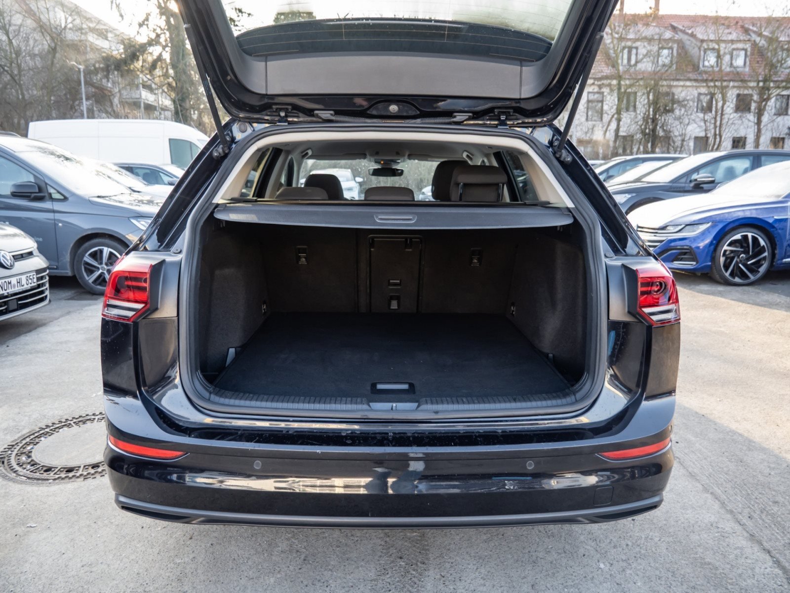 Golf VIII Variant LIFE TDI+NAVI+KLIMA+SITZHEIZUNG+LED+SIDE ASSIST+APP CONNECT+WINTER PAKET