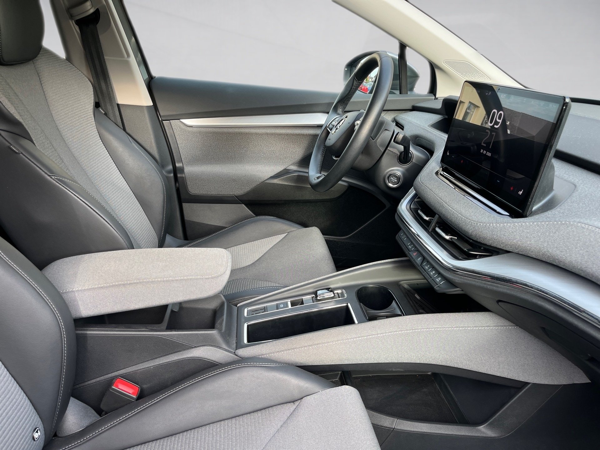 Enyaq iV 60+ALU 19+RÜCKFAHRKAMERA+KEYLESS+NAVI+LED+MIRROR LINK+EINPARKHILFE