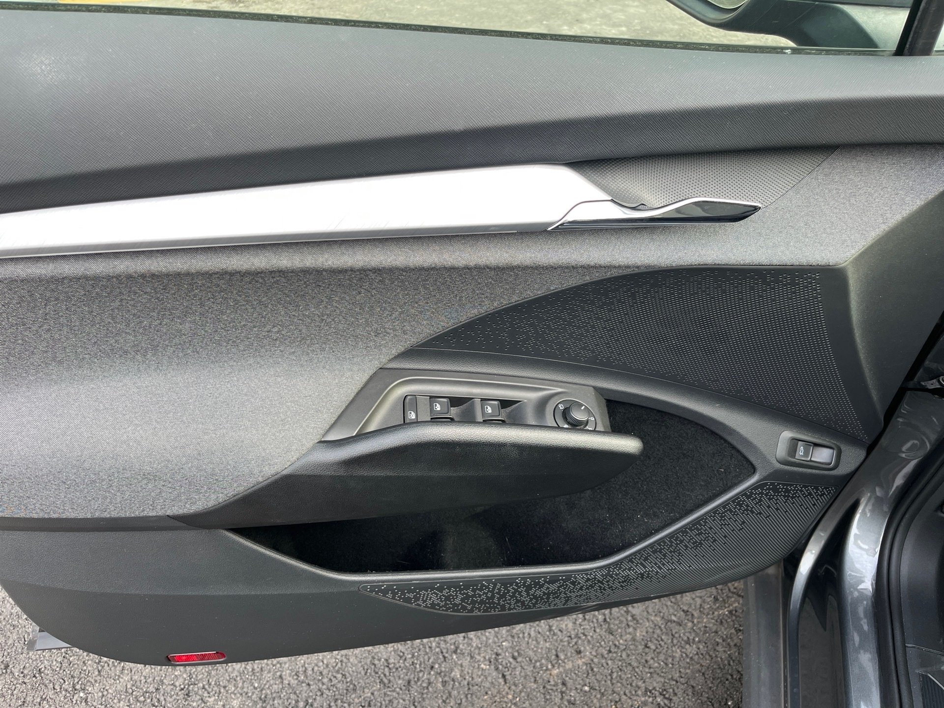 Enyaq iV 60+ALU 19+RÜCKFAHRKAMERA+KEYLESS+NAVI+LED+MIRROR LINK+EINPARKHILFE