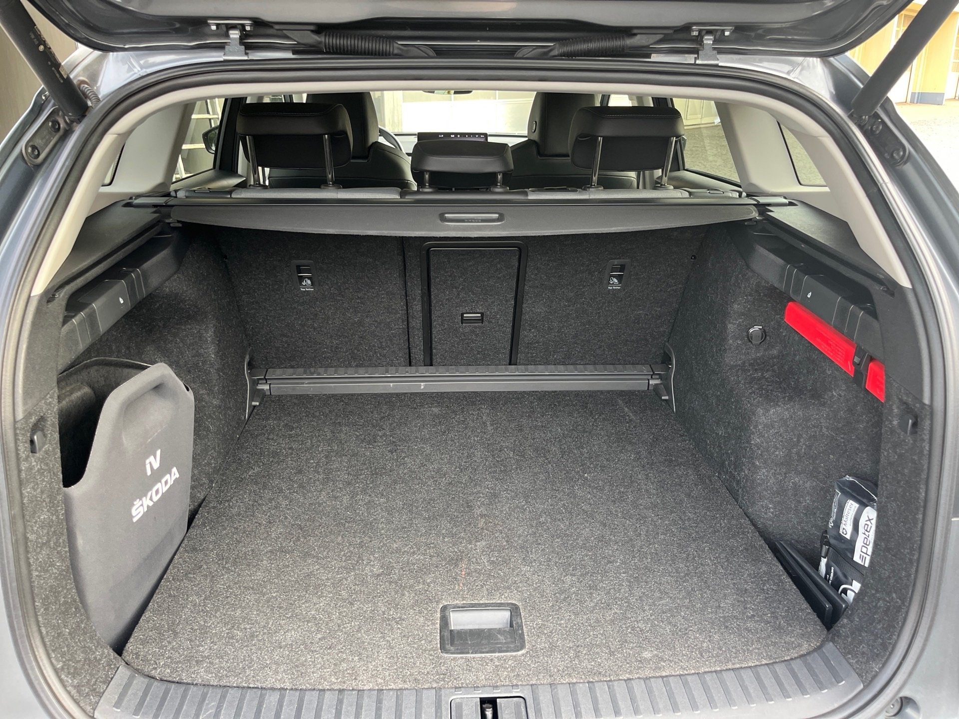 Enyaq iV 60+ALU 19+RÜCKFAHRKAMERA+KEYLESS+NAVI+LED+MIRROR LINK+EINPARKHILFE
