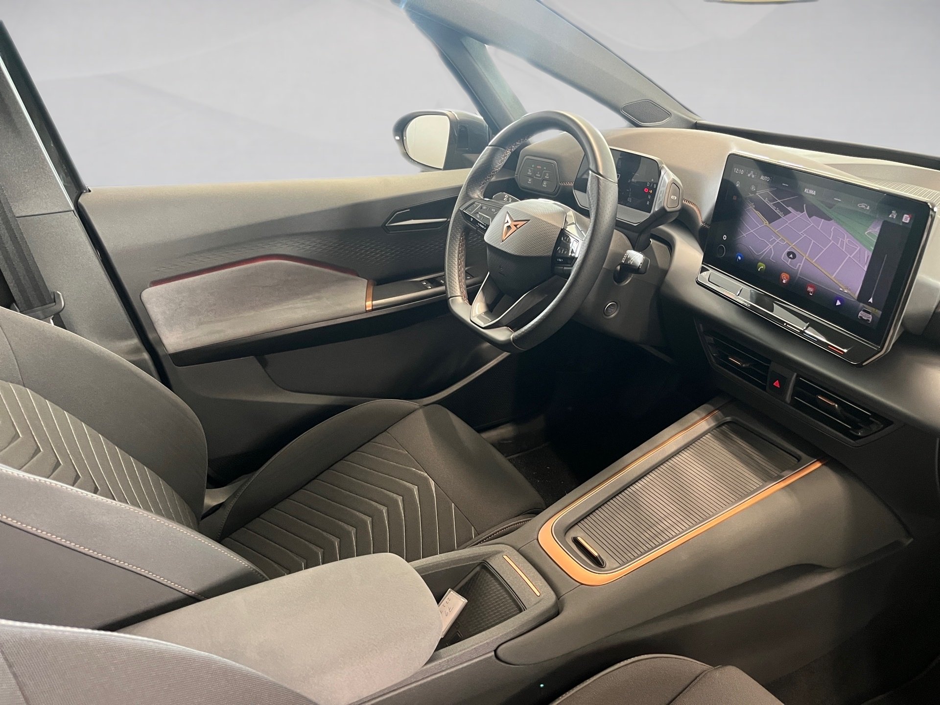 Born ALU 19+RÜCKFAHRKAMERA+AR HUD+KEYLESS+WÄRMEPUMPE+LED+MIRROR LINK+KLIMA