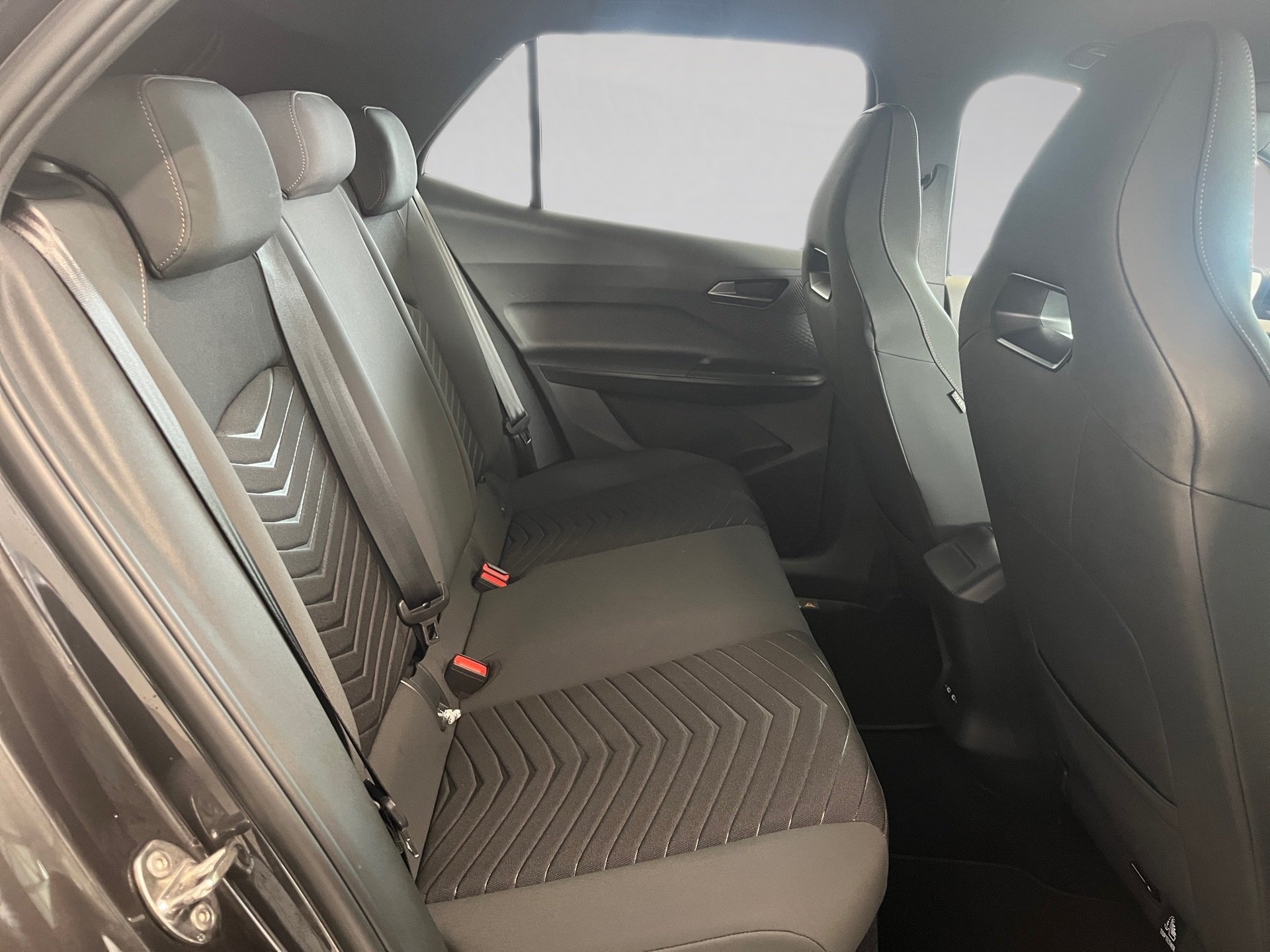 Born ALU 19+RÜCKFAHRKAMERA+AR HUD+KEYLESS+WÄRMEPUMPE+LED+MIRROR LINK+KLIMA