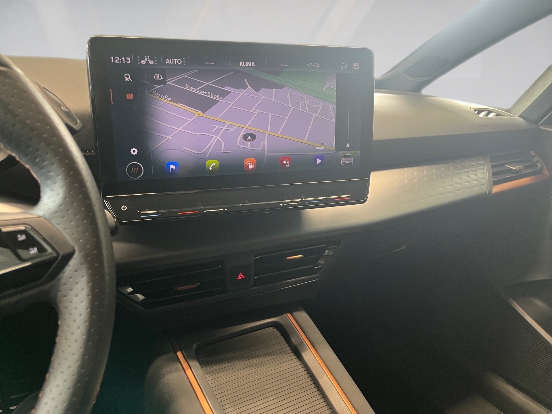 Born ALU 19+RÜCKFAHRKAMERA+AR HUD+KEYLESS+WÄRMEPUMPE+LED+MIRROR LINK+KLIMA