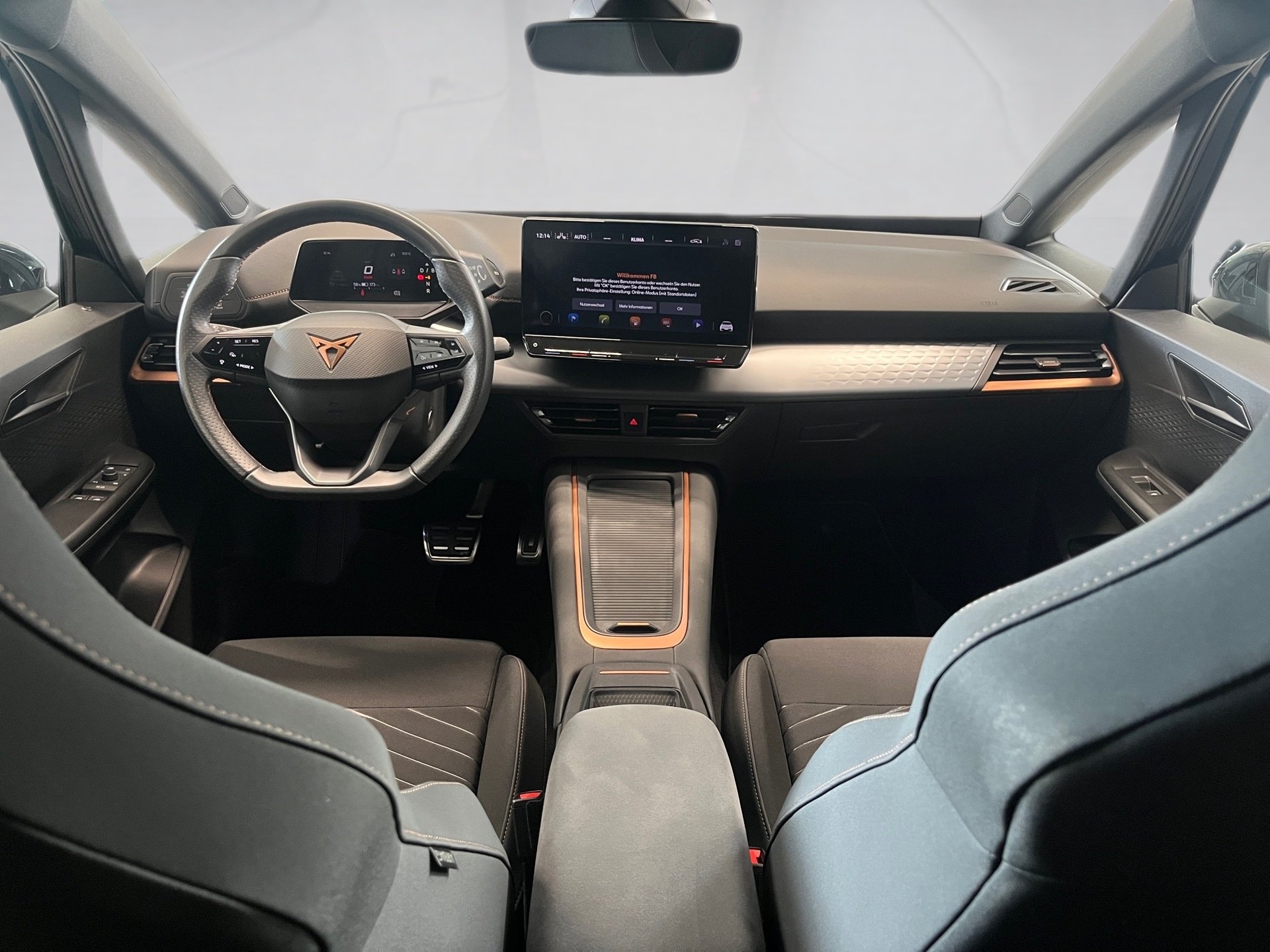 Born ALU 19+RÜCKFAHRKAMERA+AR HUD+KEYLESS+WÄRMEPUMPE+LED+MIRROR LINK+KLIMA