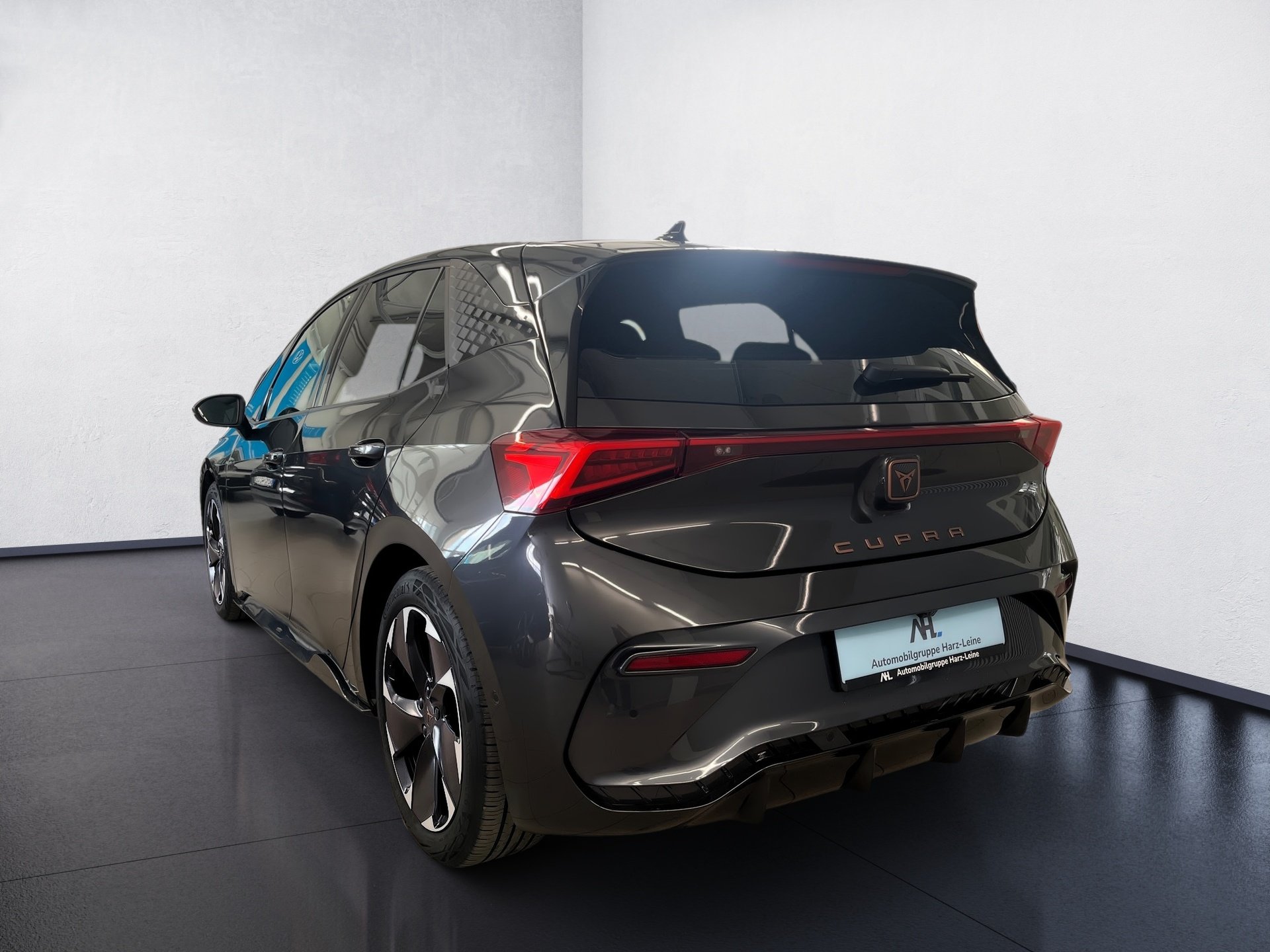 Born ALU 19+RÜCKFAHRKAMERA+AR HUD+KEYLESS+WÄRMEPUMPE+LED+MIRROR LINK+KLIMA