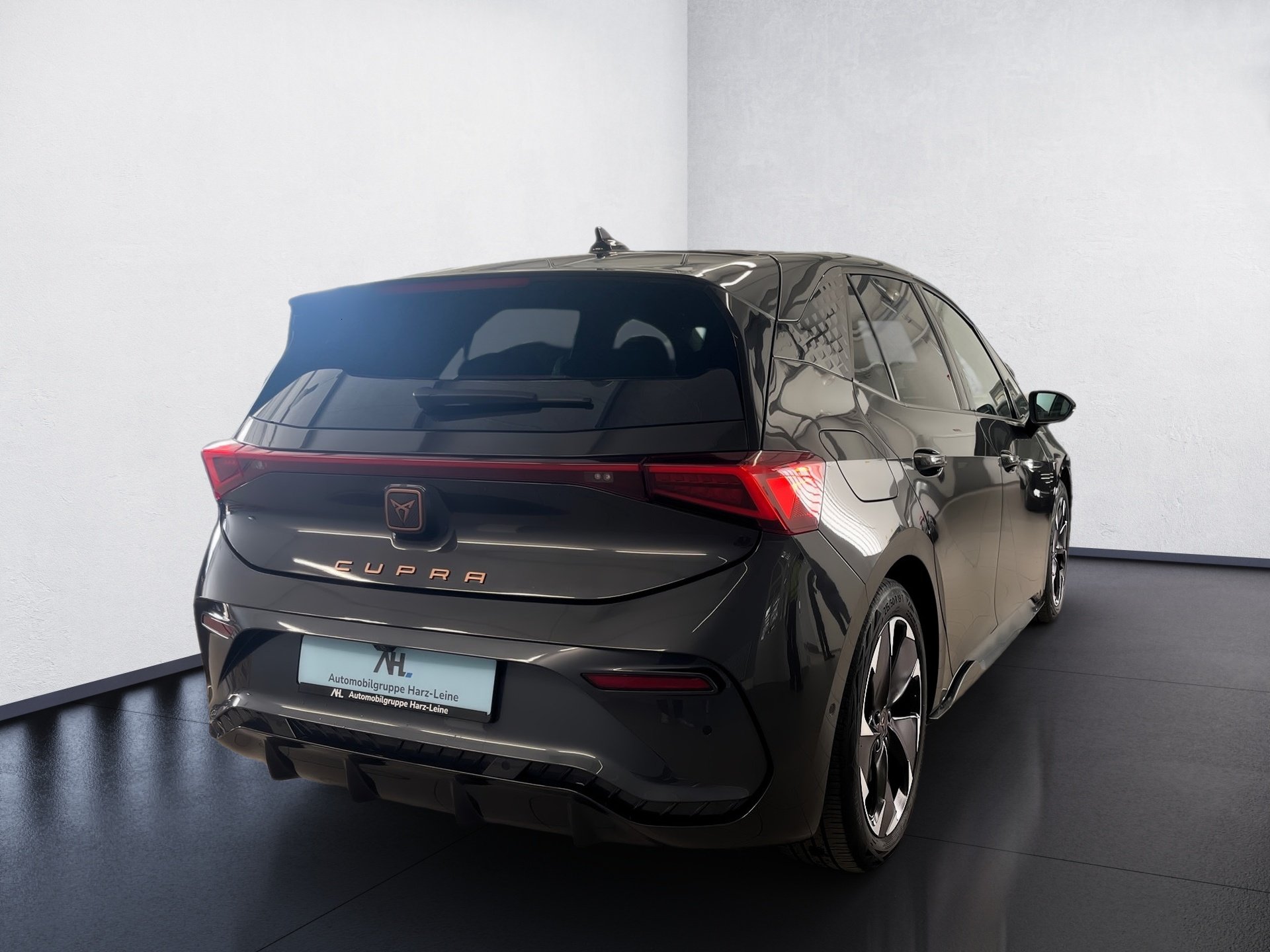 Born ALU 19+RÜCKFAHRKAMERA+AR HUD+KEYLESS+WÄRMEPUMPE+LED+MIRROR LINK+KLIMA