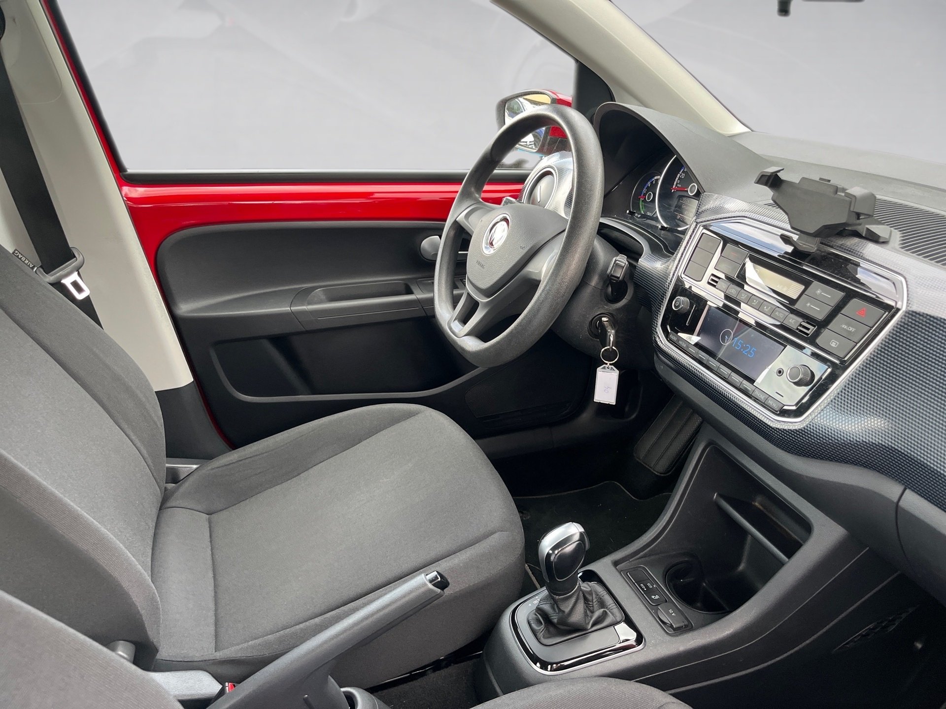 e-up! MOVE+RÜCKFAHRKAMERA++KOMFORTPAKET+EINPARKHILFE+KLIMA+RADIO+USB+REGENSENSOR