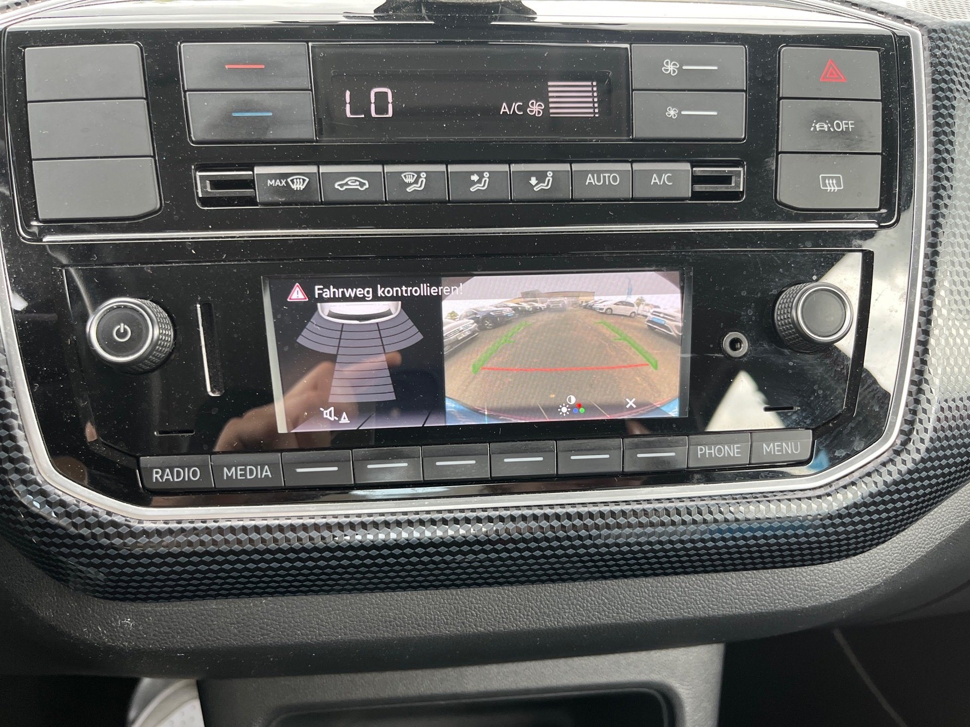 e-up! MOVE+RÜCKFAHRKAMERA++KOMFORTPAKET+EINPARKHILFE+KLIMA+RADIO+USB+REGENSENSOR