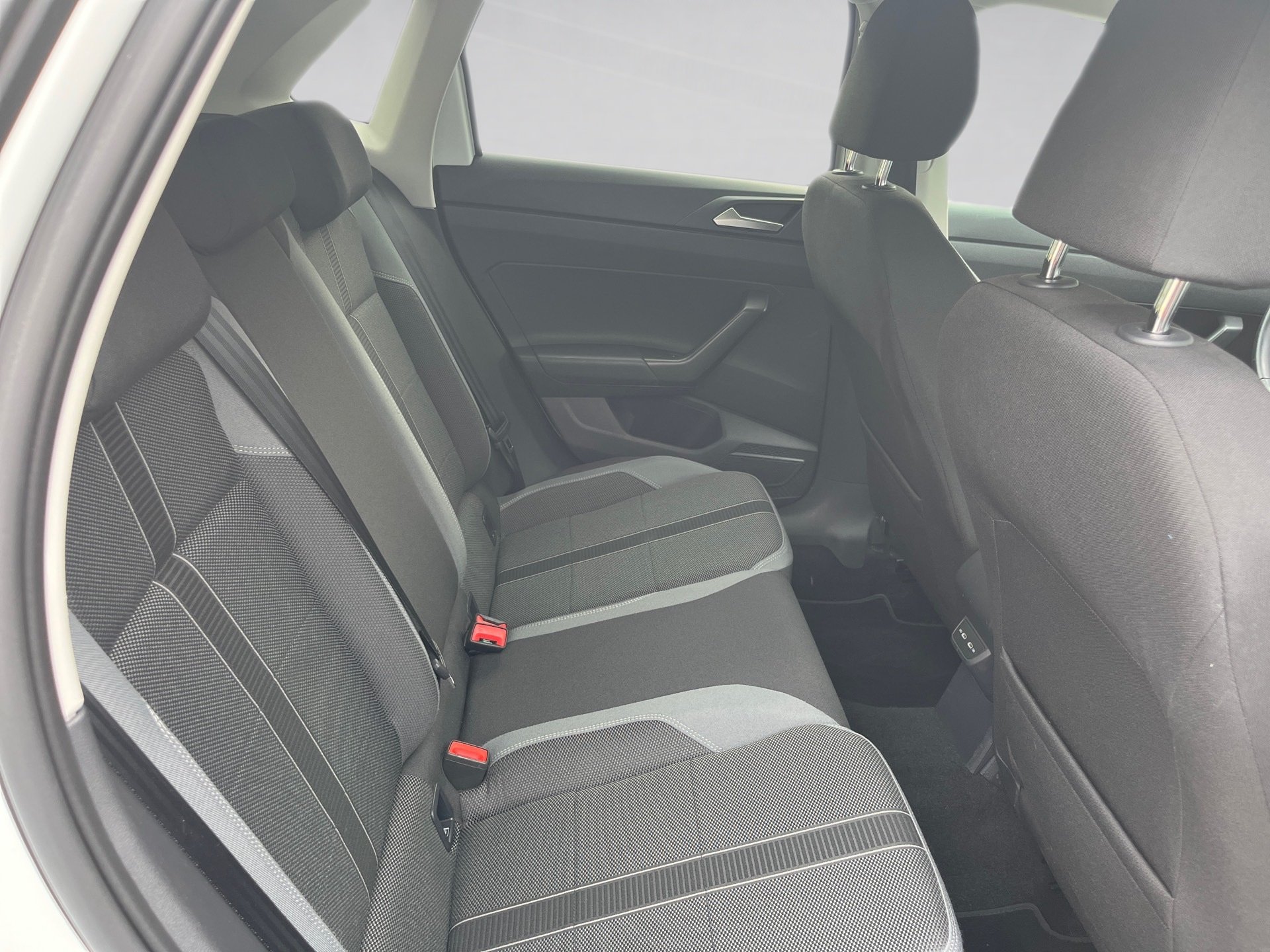 Polo STYLE TSI DSG+ALU 15+TRAVEL ASSIST+ACC+EINPARKHILFE+LED-MATRIX+APPCONNEC