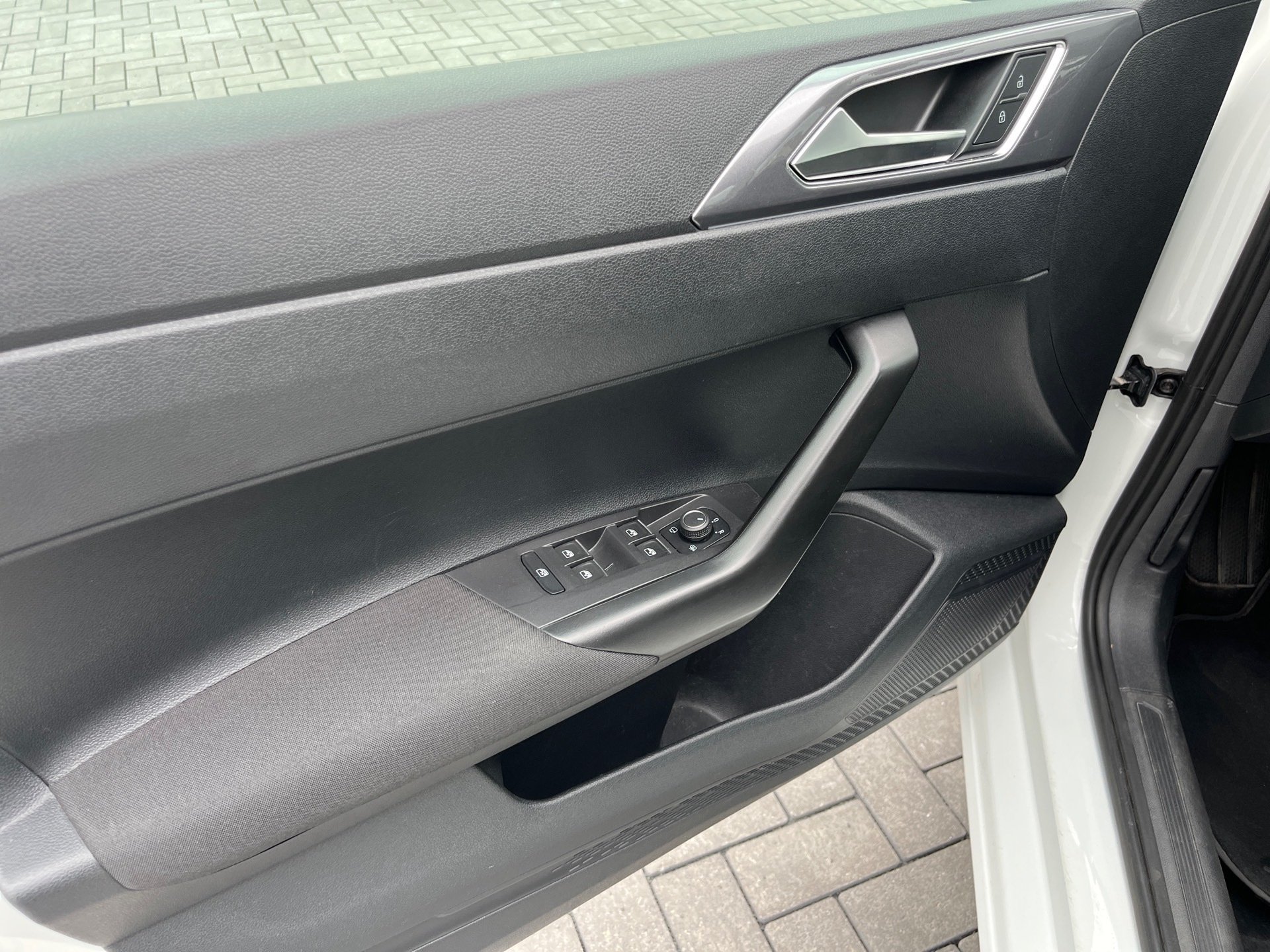 Polo STYLE TSI DSG+ALU 15+TRAVEL ASSIST+ACC+EINPARKHILFE+LED-MATRIX+APPCONNEC