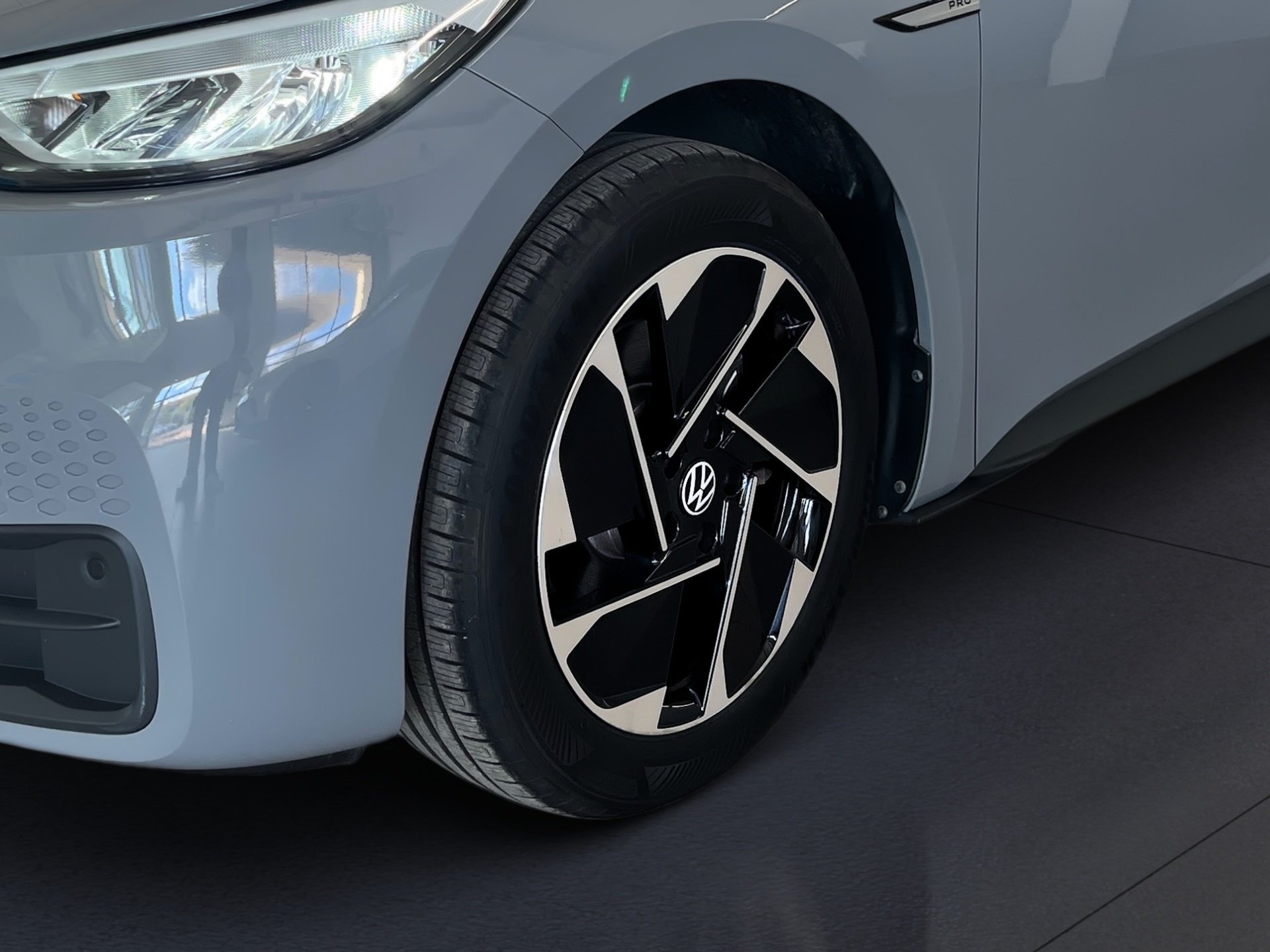 ID.3 PRO PERFORMANCE ALU 18+NAVI PRO+WÄRMEPUMPE+LED+EINPARKHILFE+APP CONNECT