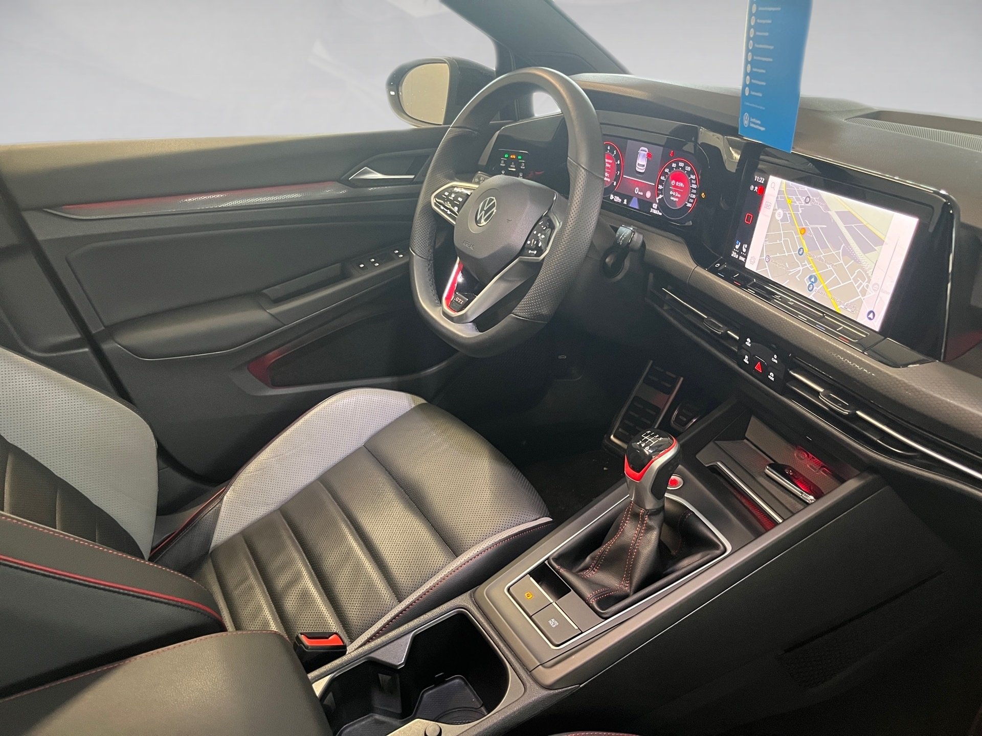 Golf VIII GTI+ALU 19+LEDER+PANO+LED-MATRIX+STANDHEIZUNG+RÜCKFAHRKAMERA+NAVI PRO