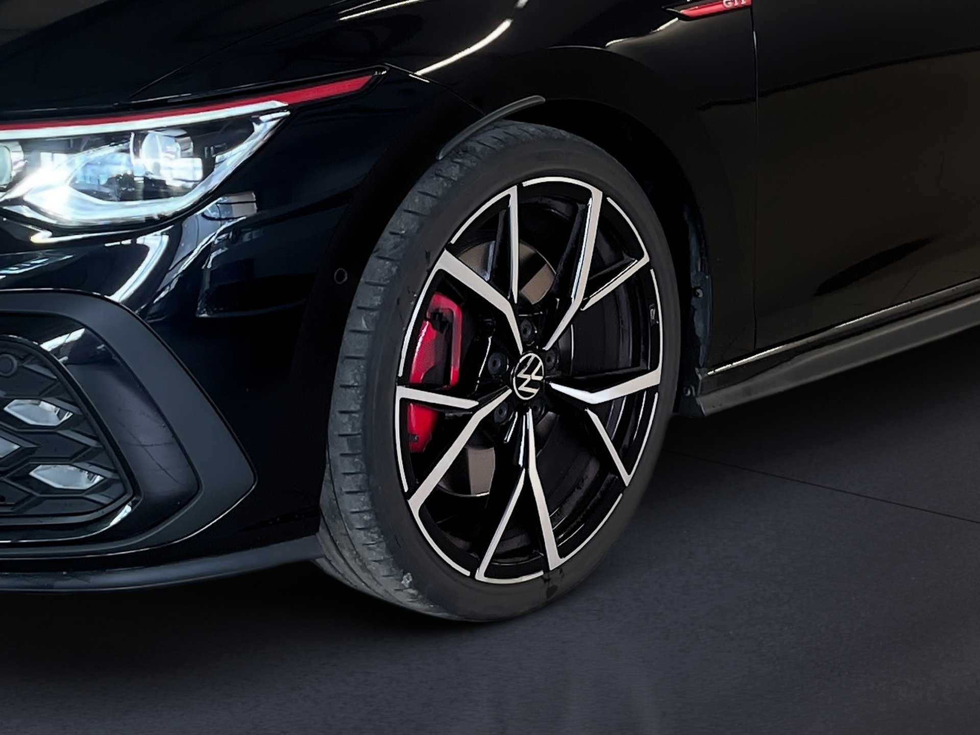 Golf VIII GTI+ALU 19+LEDER+PANO+LED-MATRIX+STANDHEIZUNG+RÜCKFAHRKAMERA+NAVI PRO