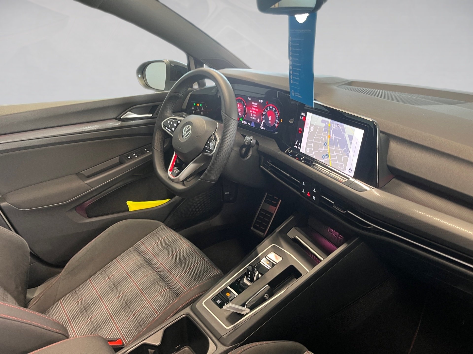Golf VIII GTI DSG+ALU 19+PANO+RÜCKFAHRKAMERA+SPORTFAHWERK+BLACK STYLE+LED-PLUS+TRA