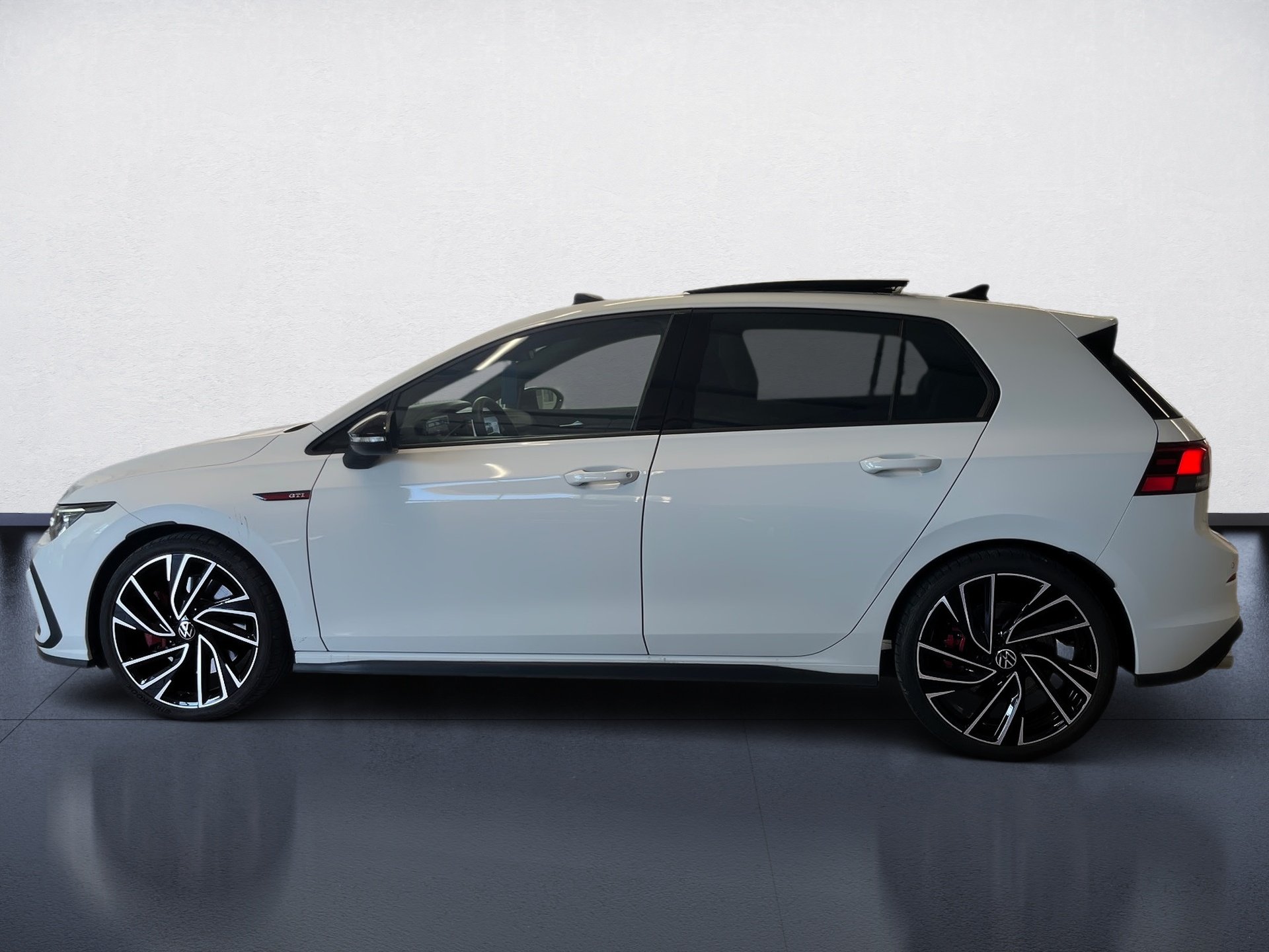 Golf VIII GTI DSG+ALU 19+PANO+RÜCKFAHRKAMERA+SPORTFAHWERK+BLACK STYLE+LED-PLUS+TRA