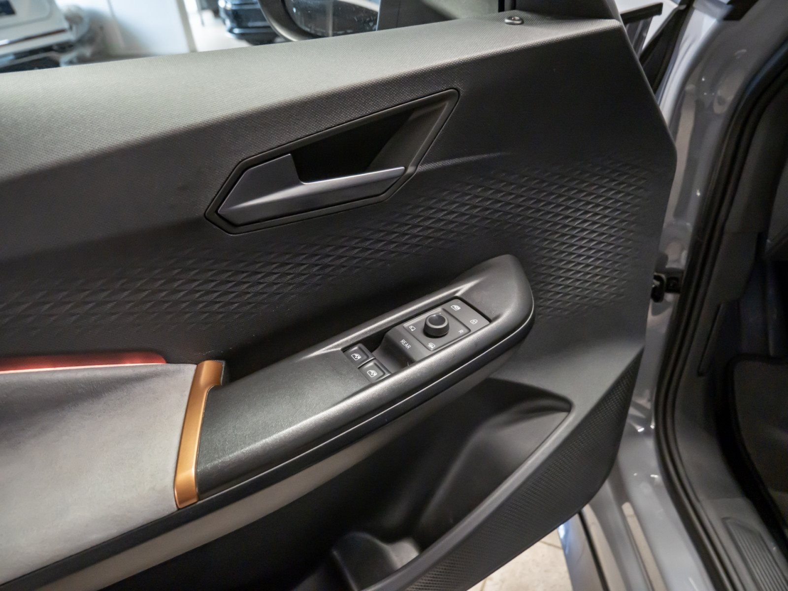 Born ALU 19+DCC+PANO+360° KAMERA+AR HUD+KEYLESS+BEATS AUDIO+TECH M+KLIMA+NAVI