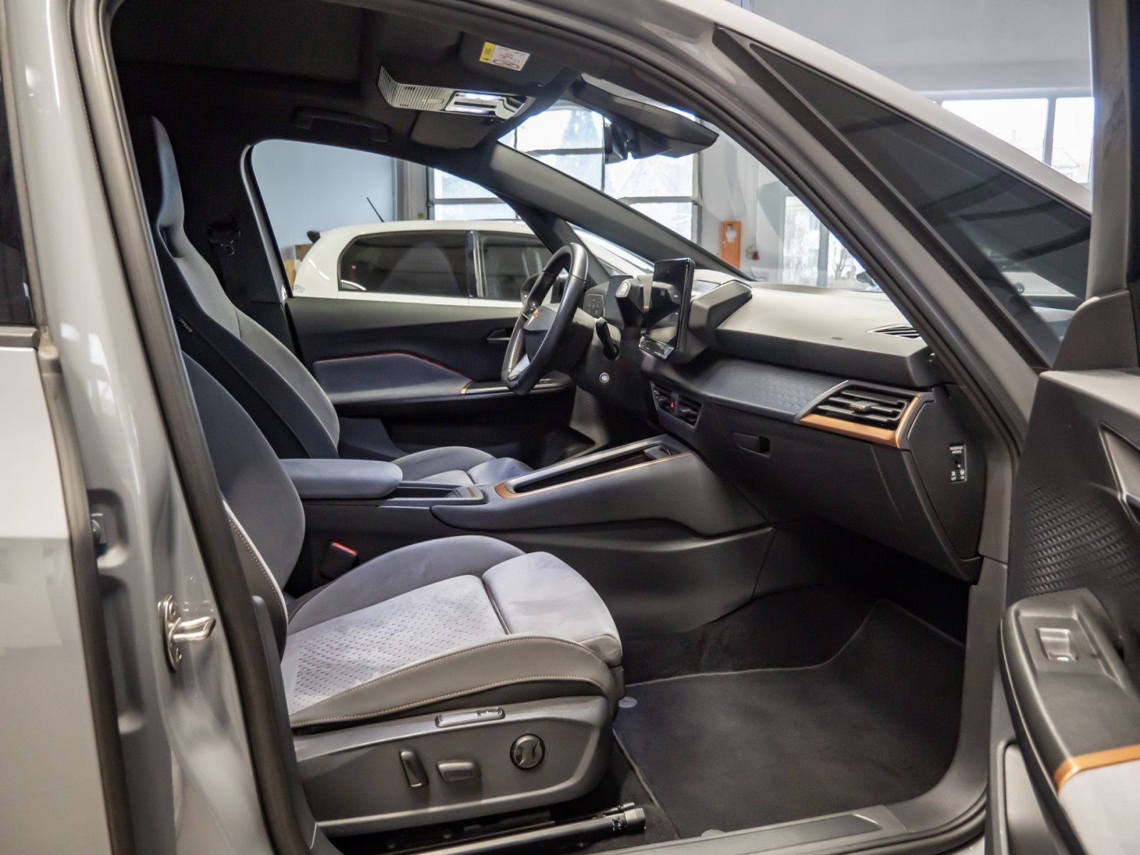 Born ALU 19+DCC+PANO+360° KAMERA+AR HUD+KEYLESS+BEATS AUDIO+TECH M+KLIMA+NAVI