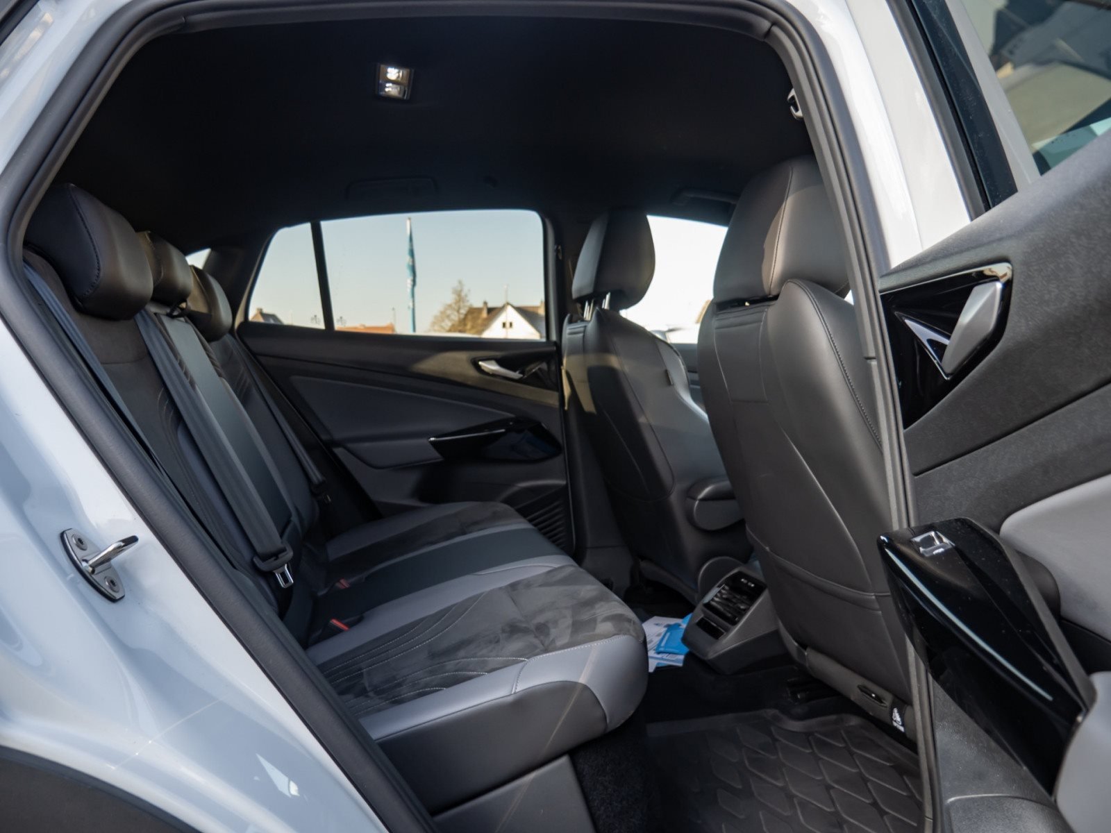 ID.5 PRO PERFORMANCE+ALU 21+AHK+LED-MATRIX+360°KAMERA+TRAVEL ASSIST+SPORTPAKE