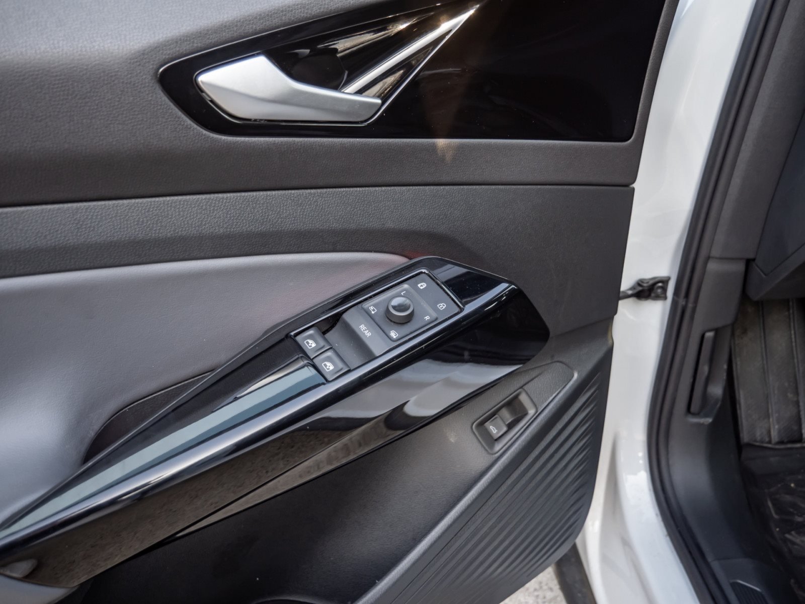 ID.5 PRO PERFORMANCE+ALU 21+AHK+LED-MATRIX+360°KAMERA+TRAVEL ASSIST+SPORTPAKE