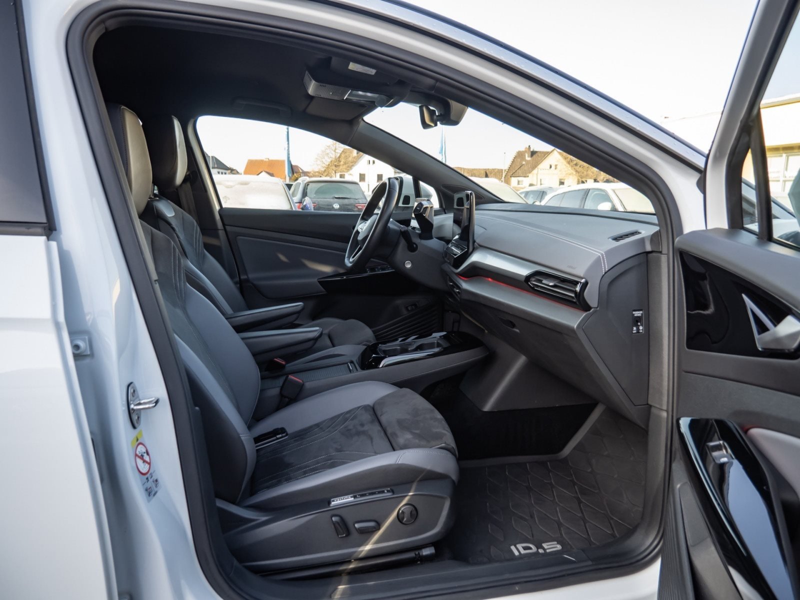 ID.5 PRO PERFORMANCE+ALU 21+AHK+LED-MATRIX+360°KAMERA+TRAVEL ASSIST+SPORTPAKE