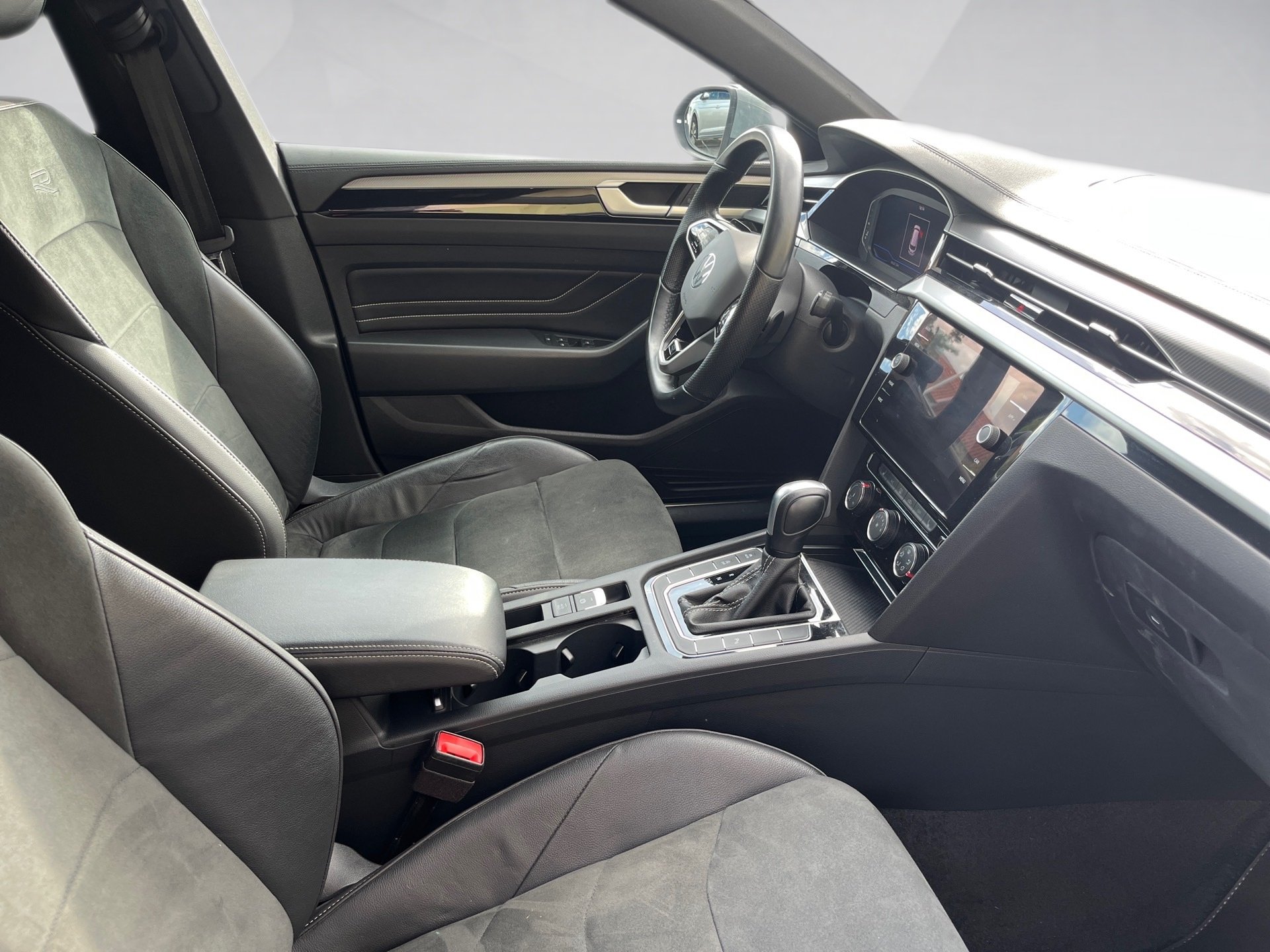 Arteon Shootingbrake R-LINE TDI DSG+AHK+ALU 18+RÜCKFAHRKAMERA+LED+APP CONNECT+ELK HECKKLAPPE