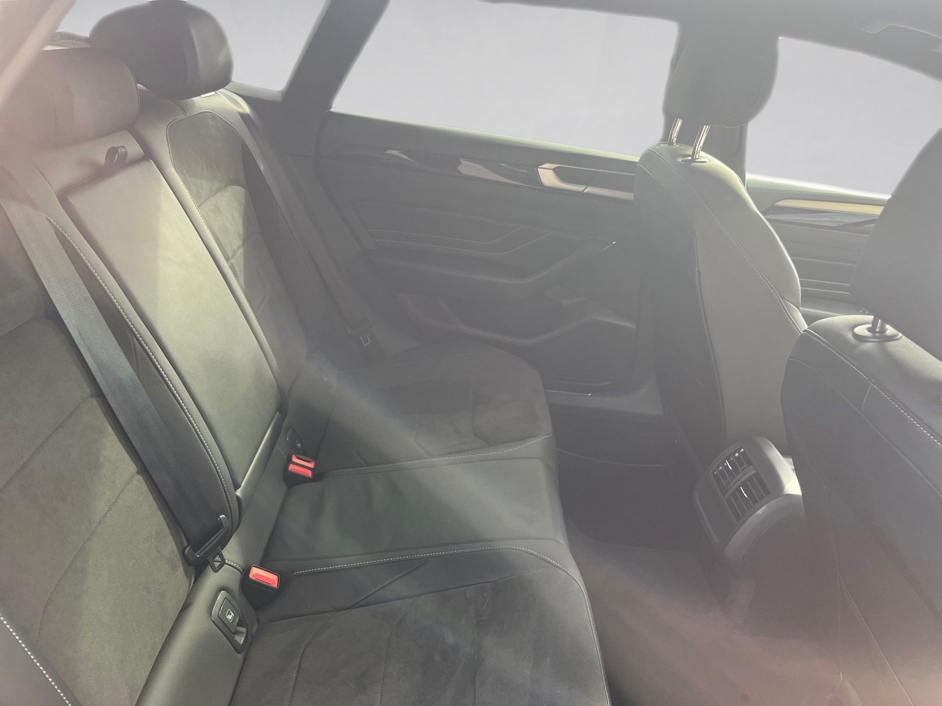 Arteon Shootingbrake R-LINE TDI DSG+AHK+ALU 18+RÜCKFAHRKAMERA+LED+APP CONNECT+ELK HECKKLAPPE