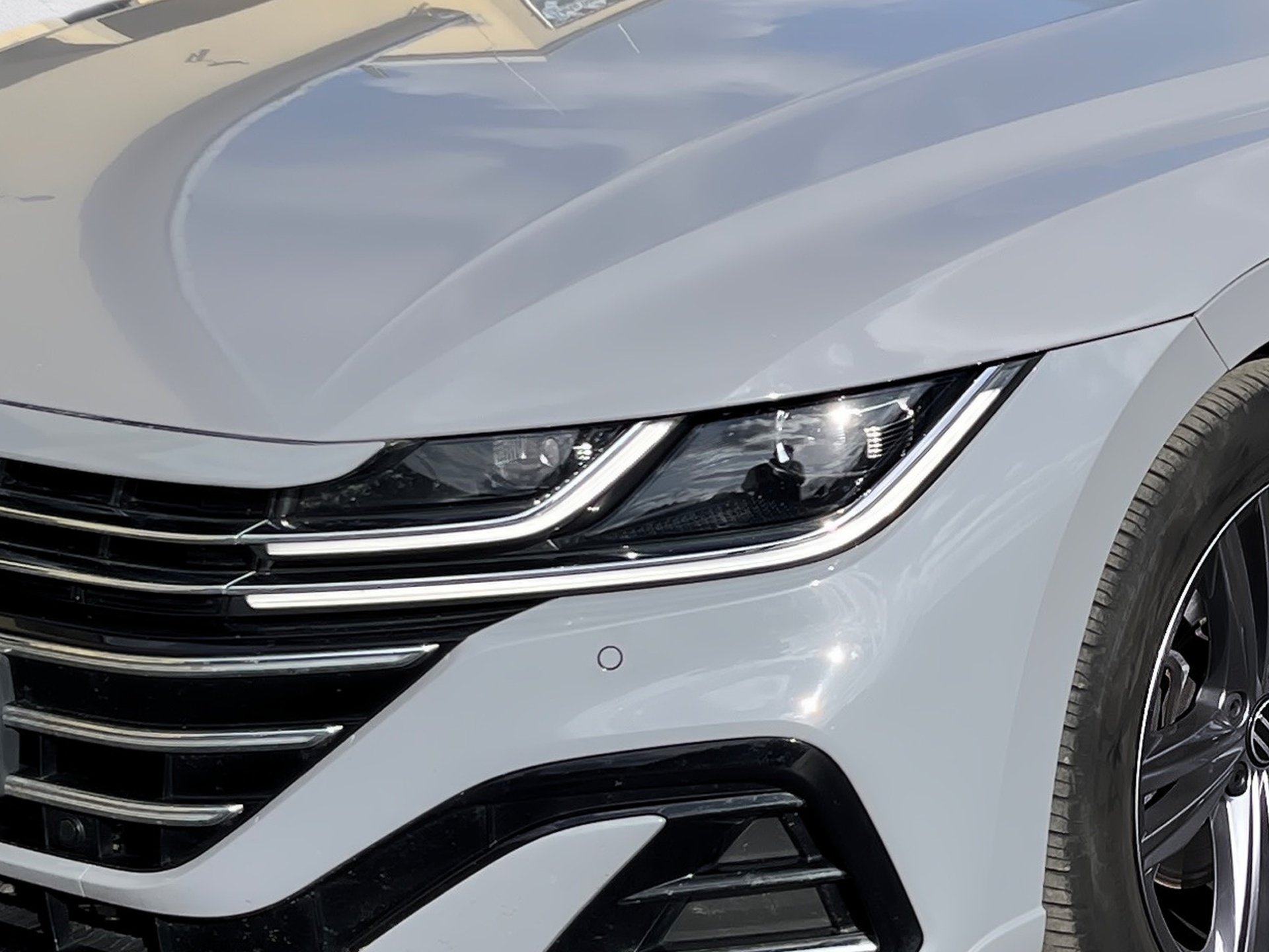 Arteon Shootingbrake R-LINE TDI DSG+AHK+ALU 18+RÜCKFAHRKAMERA+LED+APP CONNECT+ELK HECKKLAPPE