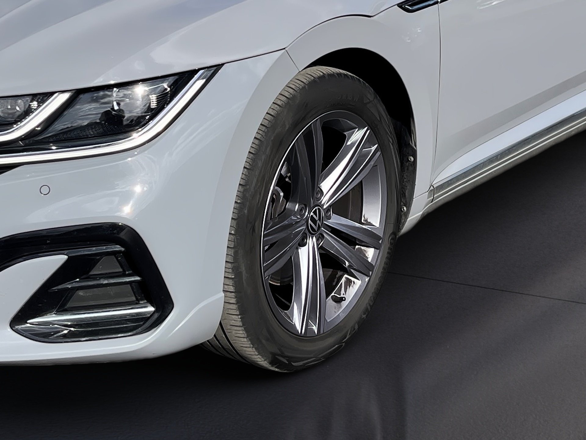 Arteon Shootingbrake R-LINE TDI DSG+AHK+ALU 18+RÜCKFAHRKAMERA+LED+APP CONNECT+ELK HECKKLAPPE