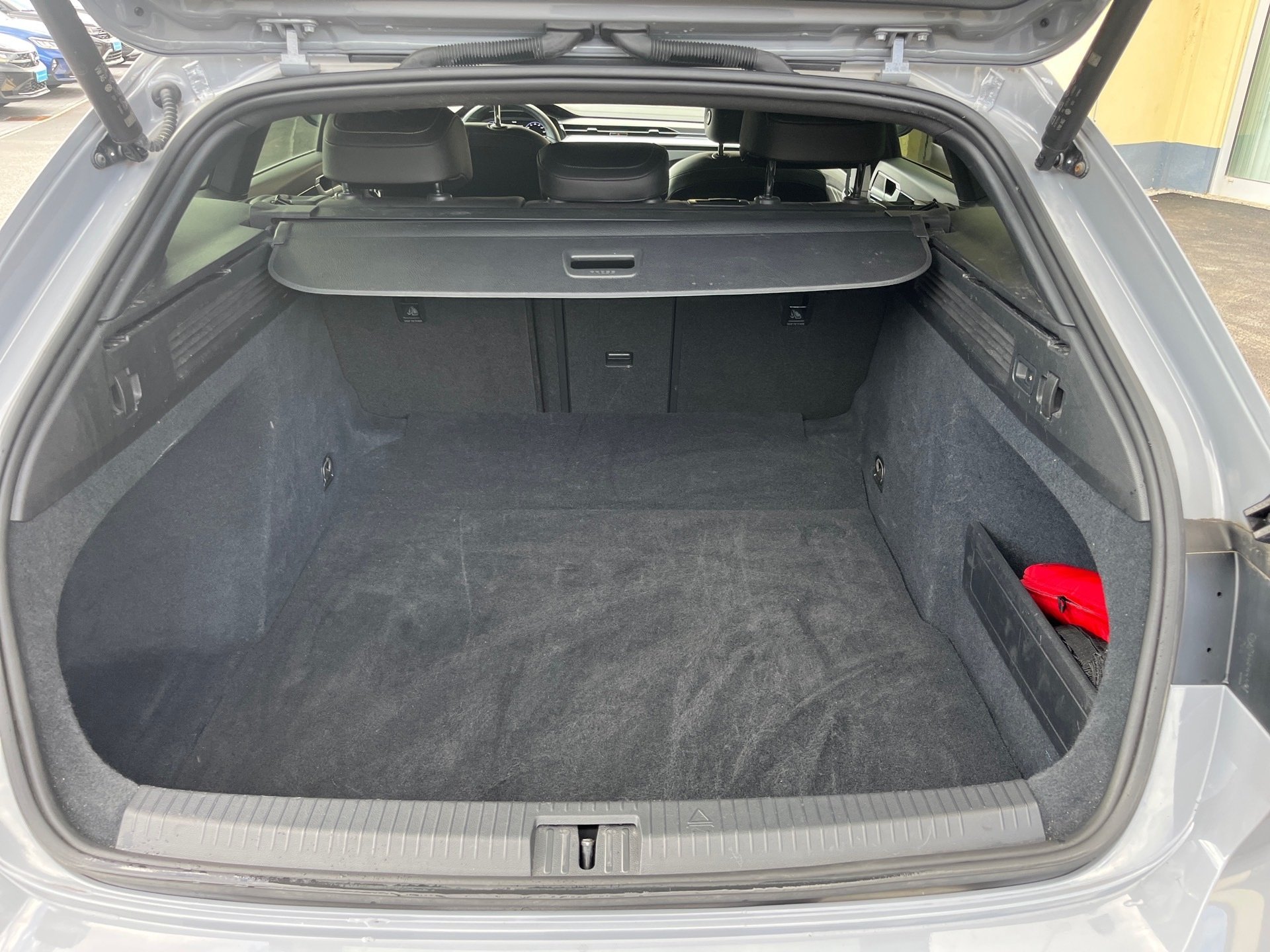Arteon Shootingbrake R-LINE TDI DSG+AHK+ALU 18+RÜCKFAHRKAMERA+LED+APP CONNECT+ELK HECKKLAPPE