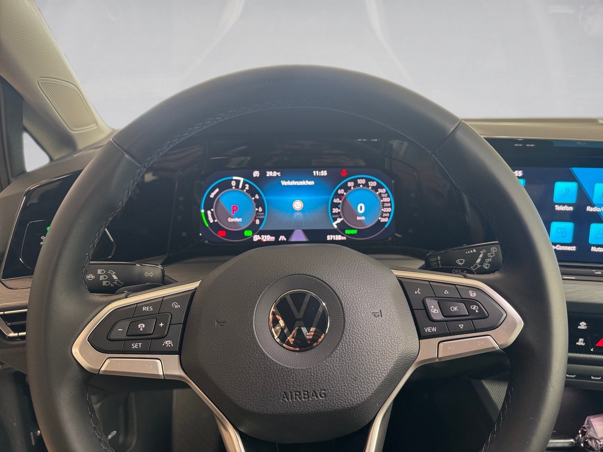 Golf VIII STYLE eHybrid DSG+ALU 16+APP CONNECT+TRAVEL ASSIST+ACC+LED+EINPARKHILFE