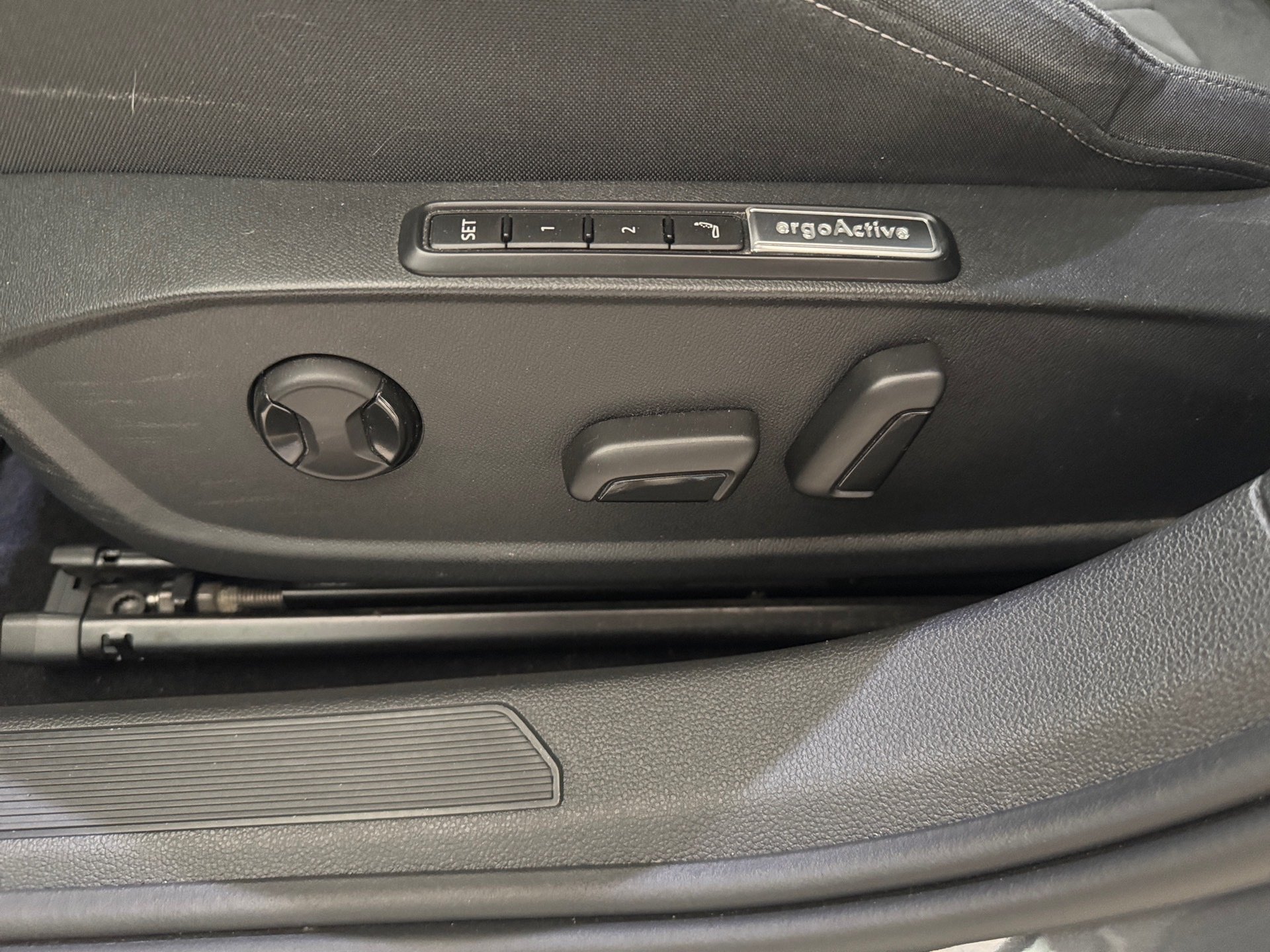 Golf VIII STYLE eHybrid DSG+ALU 16+APP CONNECT+TRAVEL ASSIST+ACC+LED+EINPARKHILFE