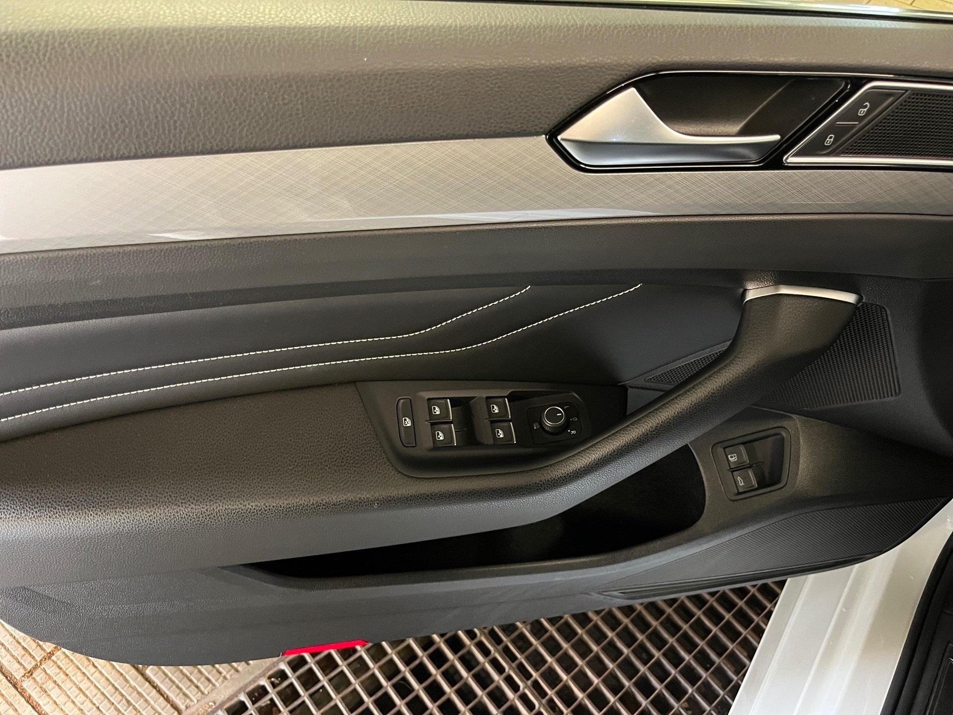 Passat Variant GTE DSG+ALU 18+RÜCKFAHRKAMERA+PANO+LED-MATRIX+NAVI+ACC+KEYLESS+APP CONNE