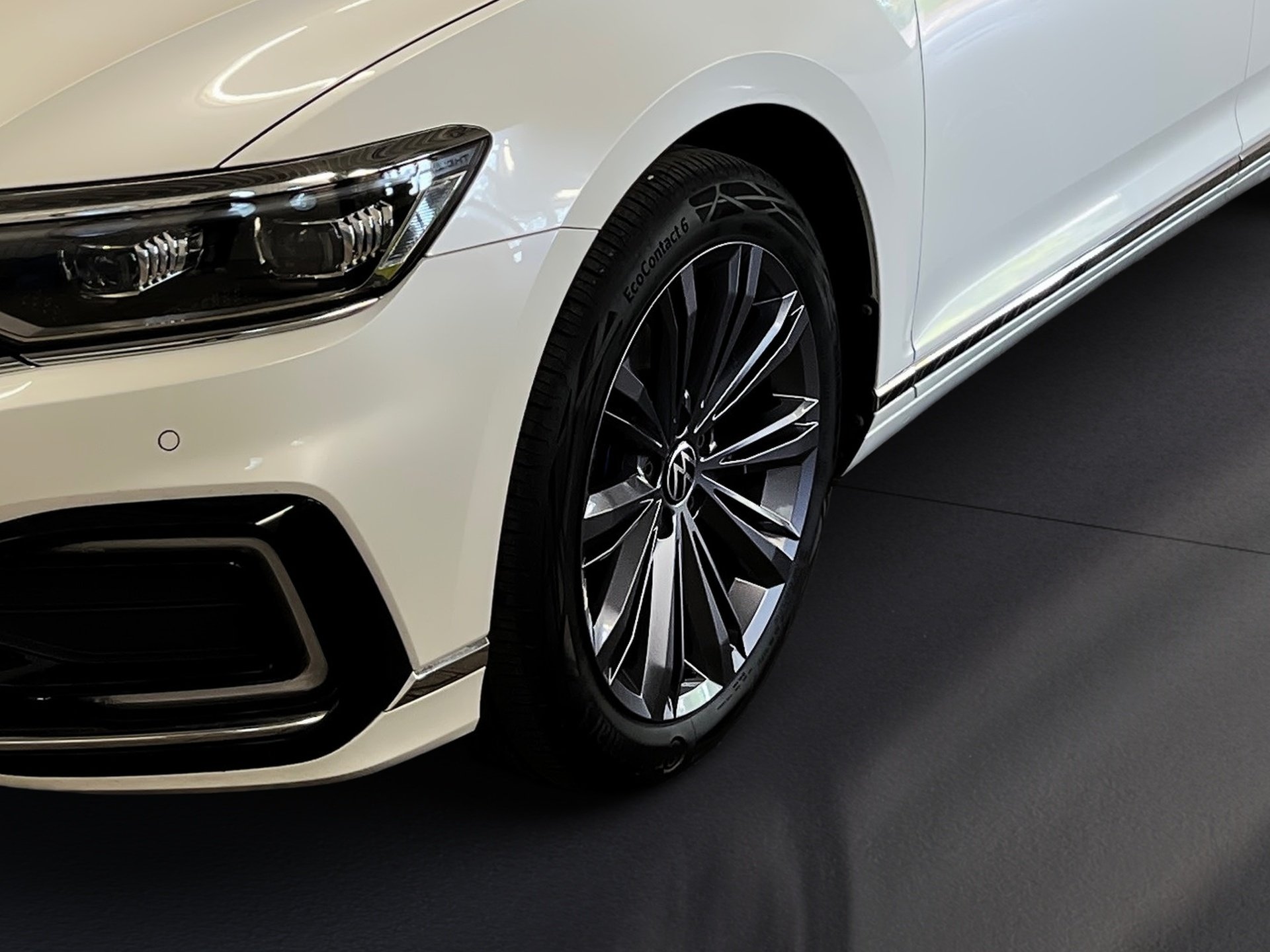 Passat Variant GTE DSG+ALU 18+RÜCKFAHRKAMERA+PANO+LED-MATRIX+NAVI+ACC+KEYLESS+APP CONNE