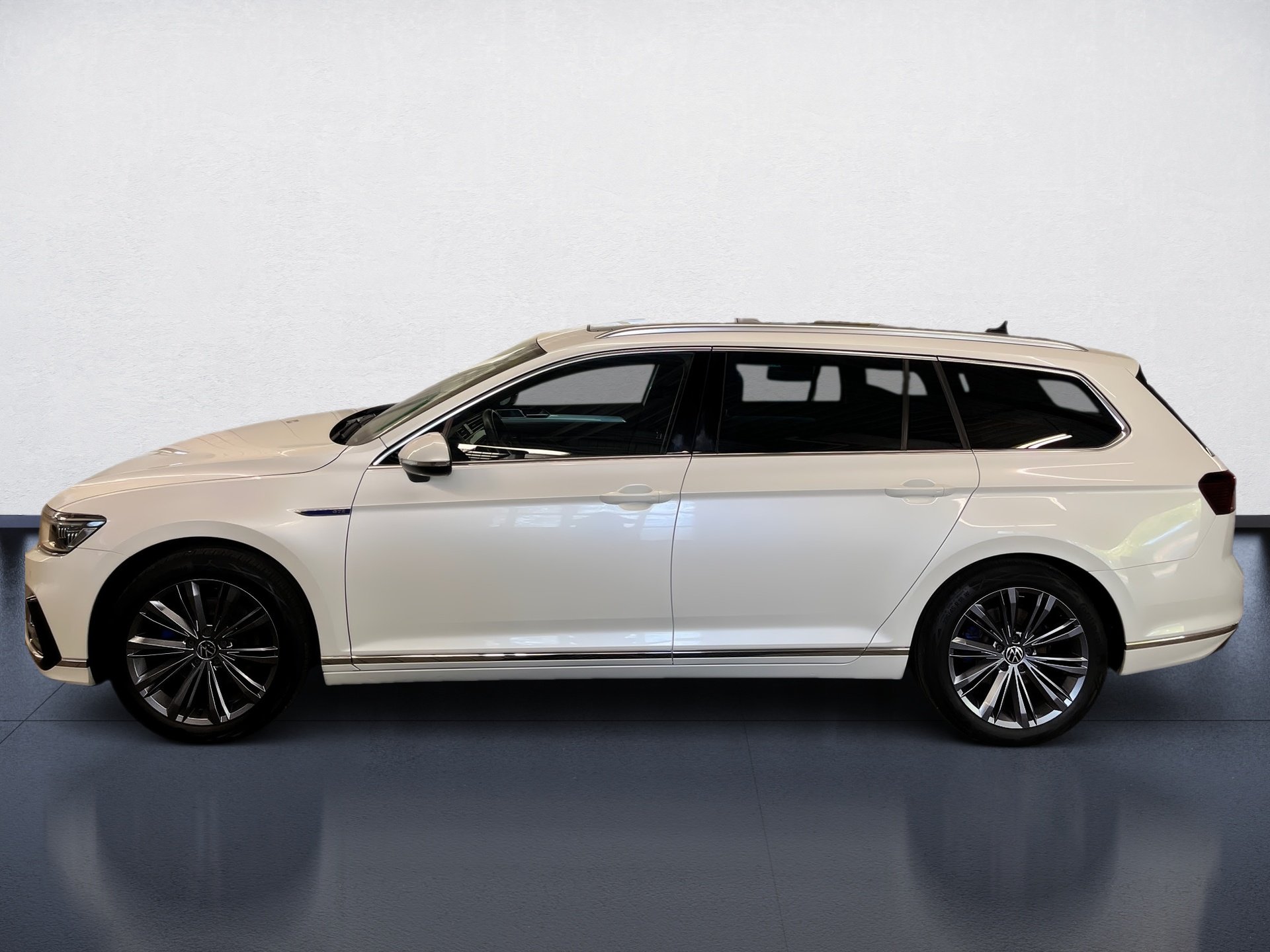 Passat Variant GTE DSG+ALU 18+RÜCKFAHRKAMERA+PANO+LED-MATRIX+NAVI+ACC+KEYLESS+APP CONNE