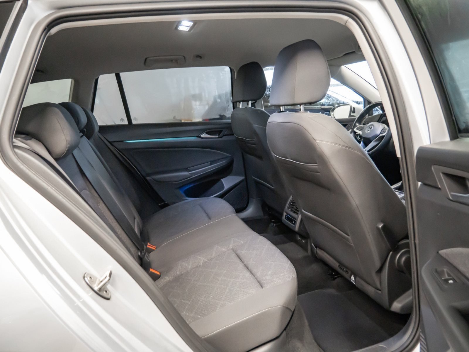 Golf VIII Variant LIFE TSI+ALU 16+AHK+ERGO SITZ+STANDHEIZUNG+TRAVEL ASSIST+NAVI