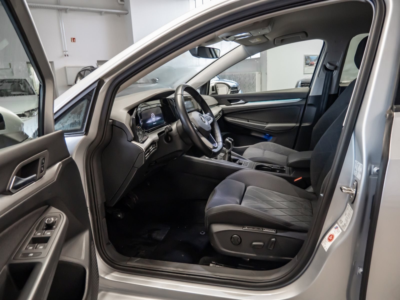 Golf VIII Variant LIFE TSI+ALU 16+AHK+ERGO SITZ+STANDHEIZUNG+TRAVEL ASSIST+NAVI