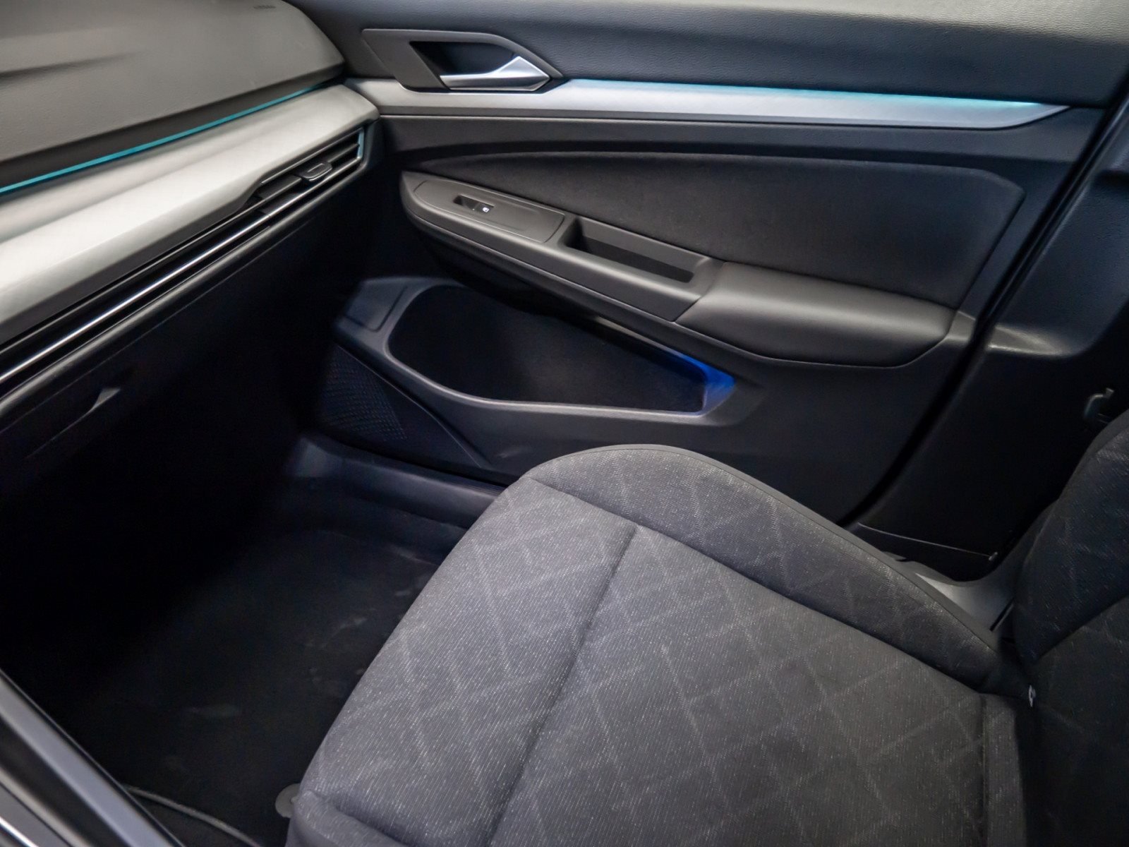 Golf VIII Variant LIFE TSI+ALU 16+AHK+ERGO SITZ+STANDHEIZUNG+TRAVEL ASSIST+NAVI