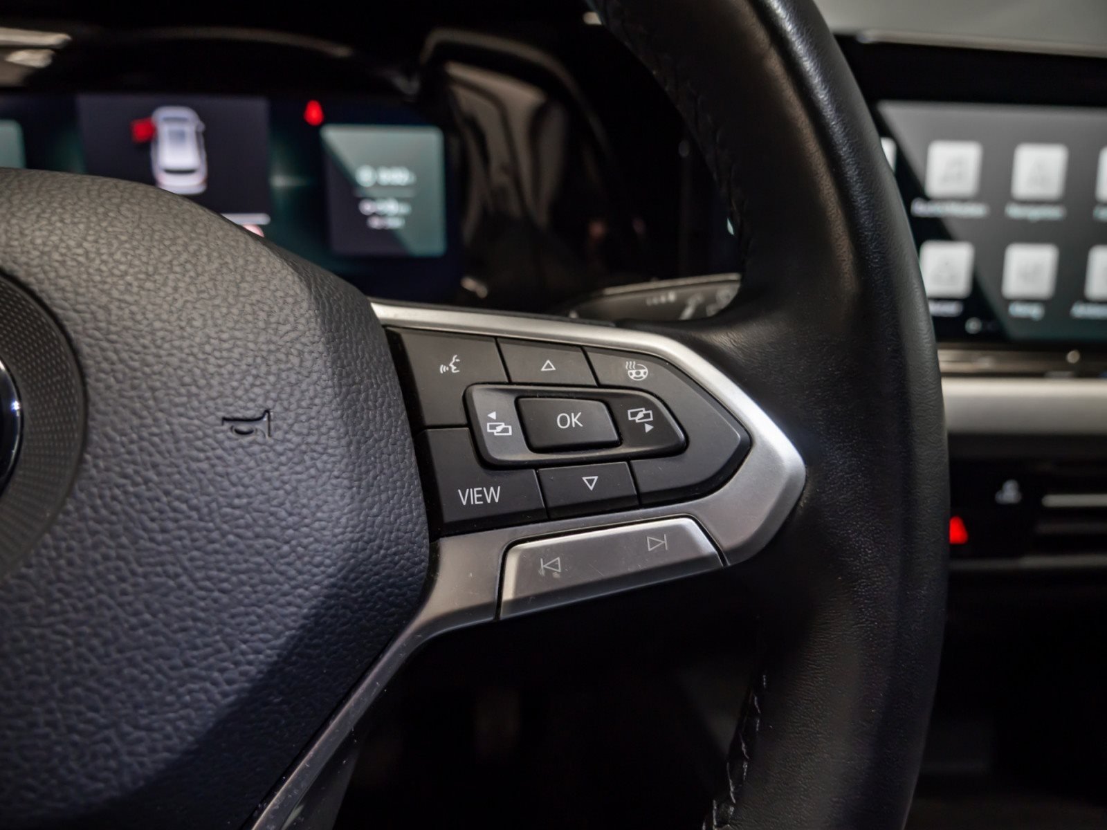 Golf VIII Variant LIFE TSI+ALU 16+AHK+ERGO SITZ+STANDHEIZUNG+TRAVEL ASSIST+NAVI