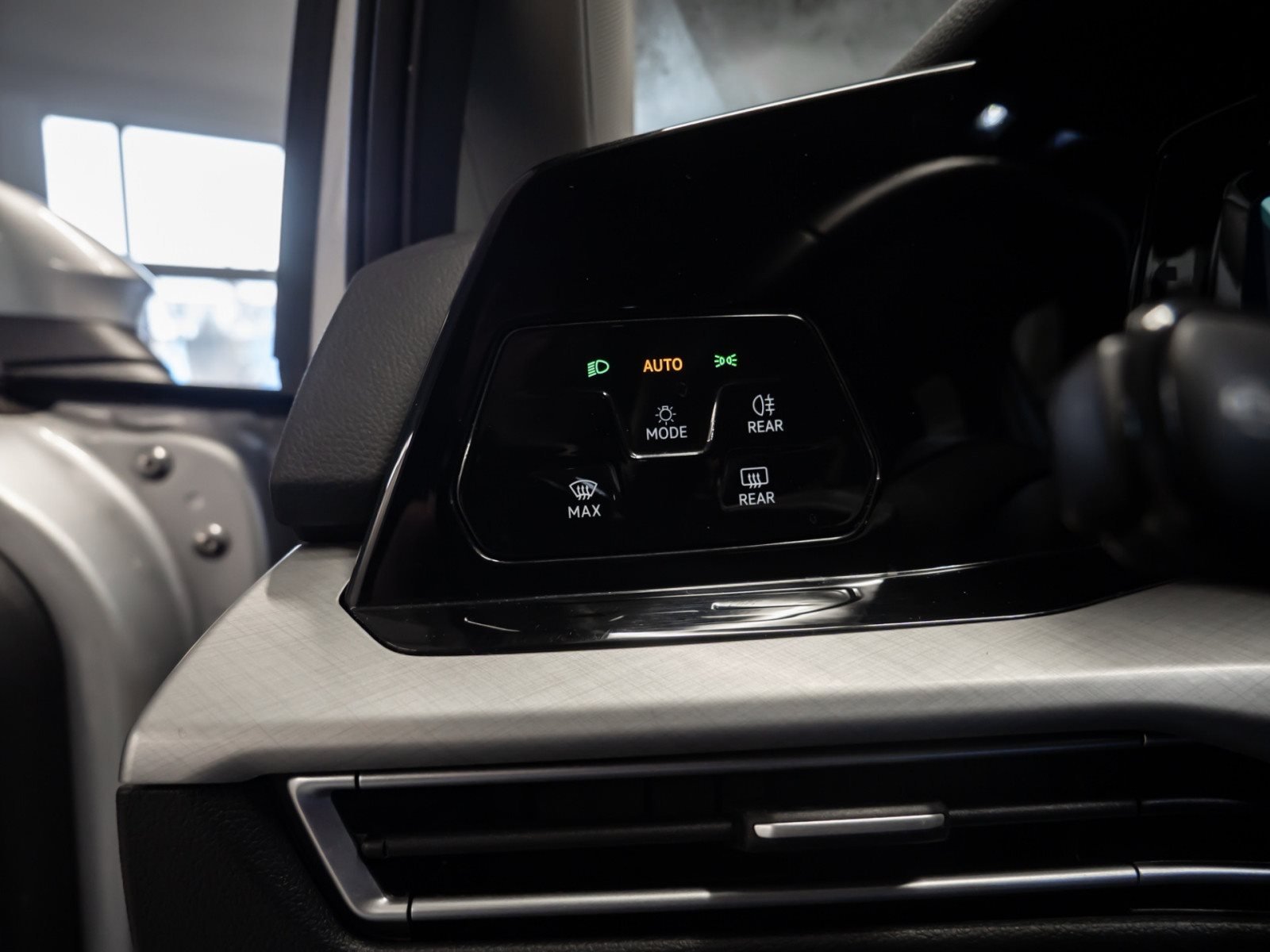 Golf VIII Variant LIFE TSI+ALU 16+AHK+ERGO SITZ+STANDHEIZUNG+TRAVEL ASSIST+NAVI