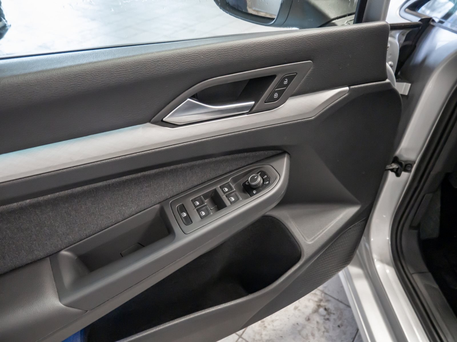 Golf VIII Variant LIFE TSI+ALU 16+AHK+ERGO SITZ+STANDHEIZUNG+TRAVEL ASSIST+NAVI