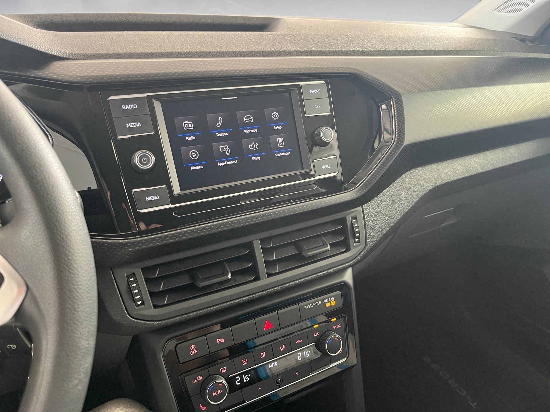 T-Cross Life LIFE TSI+ALU 16+ACC+EINPARKHILFE+APP CONNECT+KLIMA+WINTERPAKET+SIDE ASSI