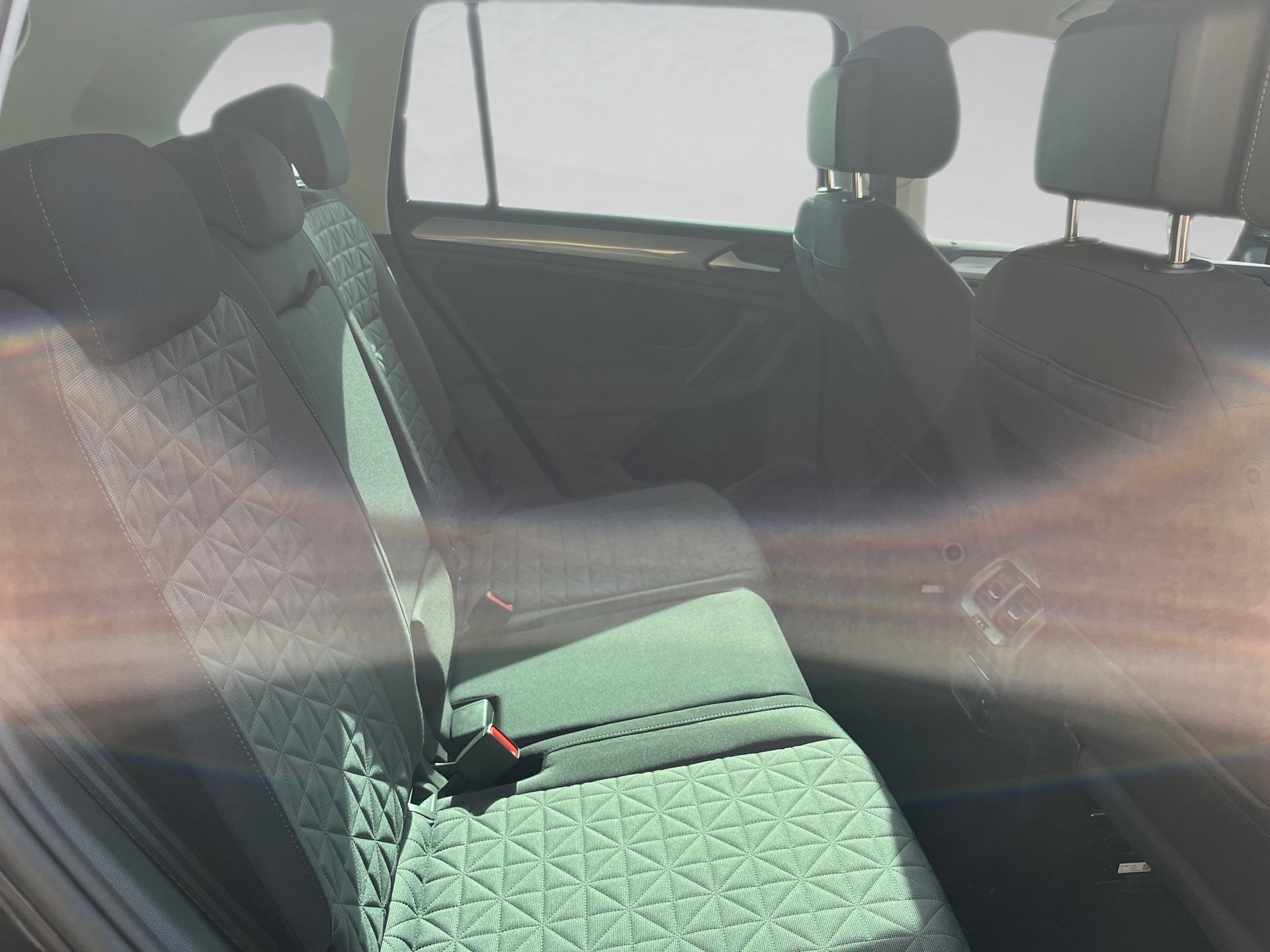 Tiguan LIFE eHybrid DSG+ALU 18+AHK+TRAVEL ASSIST+ACC+RÜCKFAHRKA.+APPCONNECT+LED