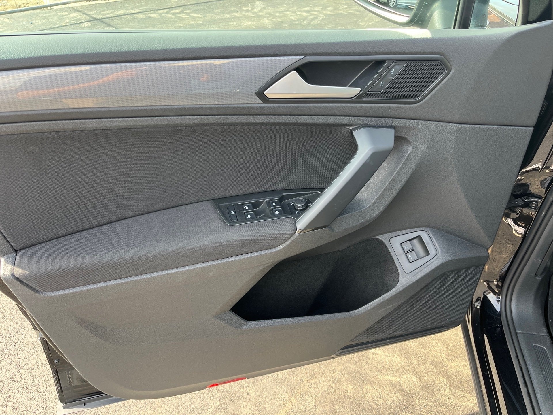 Tiguan LIFE eHybrid DSG+ALU 18+AHK+TRAVEL ASSIST+ACC+RÜCKFAHRKA.+APPCONNECT+LED