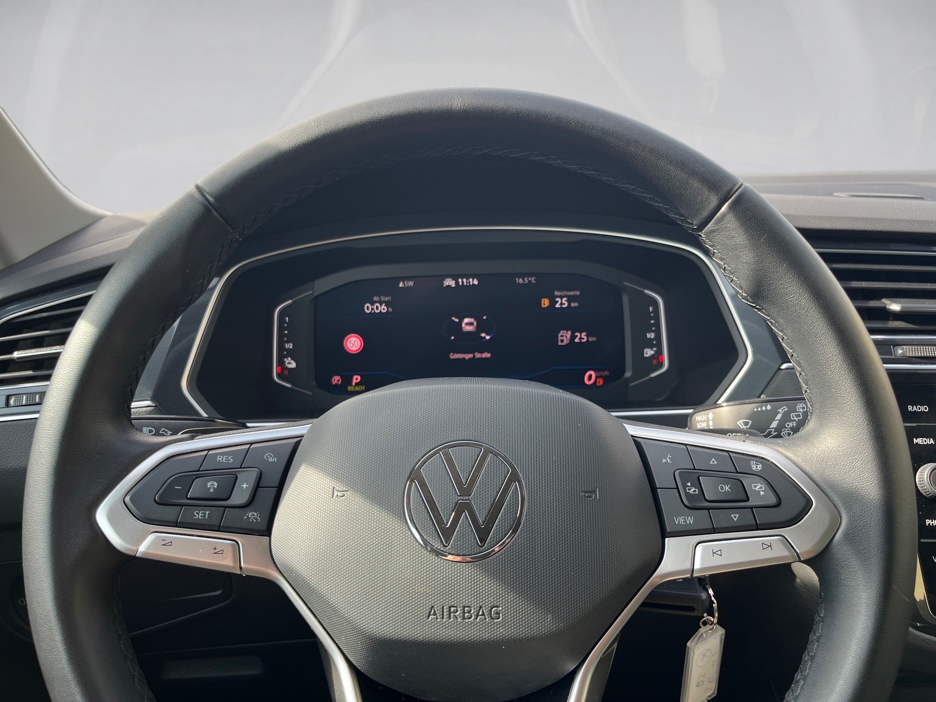 Tiguan LIFE eHybrid DSG+ALU 18+AHK+TRAVEL ASSIST+ACC+RÜCKFAHRKA.+APPCONNECT+LED