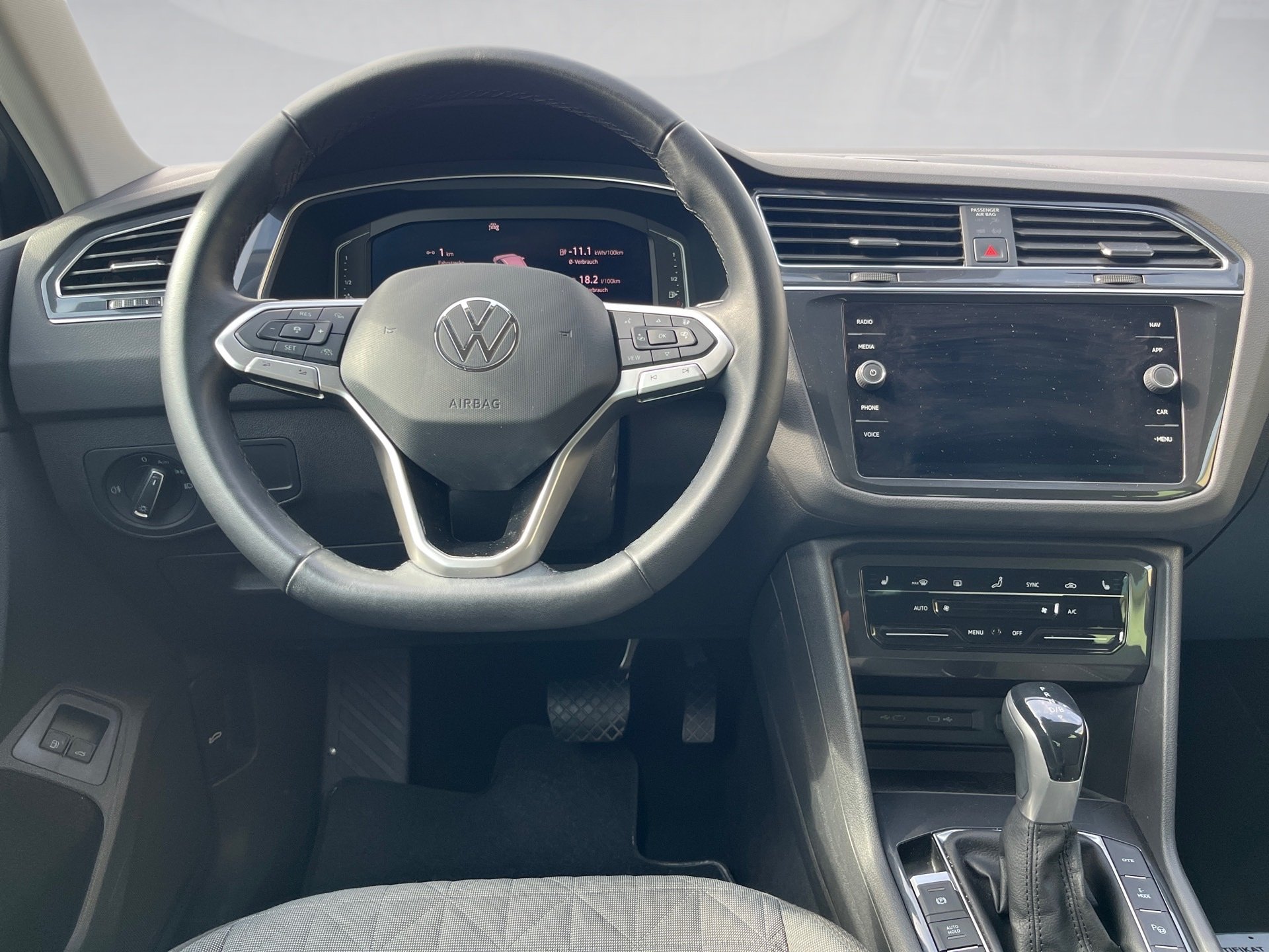 Tiguan LIFE eHybrid DSG+ALU 18+AHK+TRAVEL ASSIST+ACC+RÜCKFAHRKA.+APPCONNECT+LED
