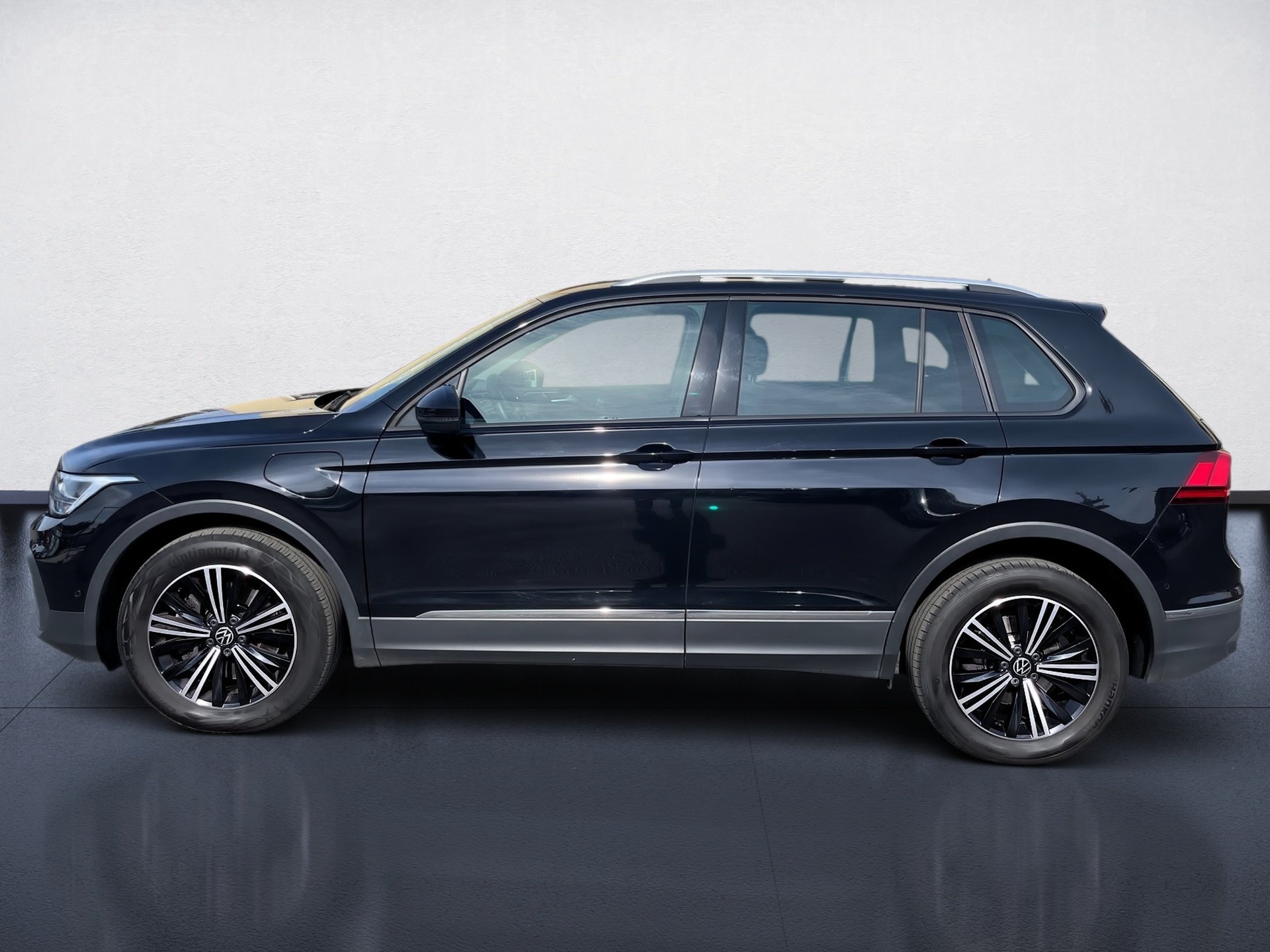 Tiguan LIFE eHybrid DSG+ALU 18+AHK+TRAVEL ASSIST+ACC+RÜCKFAHRKA.+APPCONNECT+LED